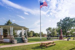 Alojamiento - Days Inn By Wyndham Le Roy/Bloomington Southeast