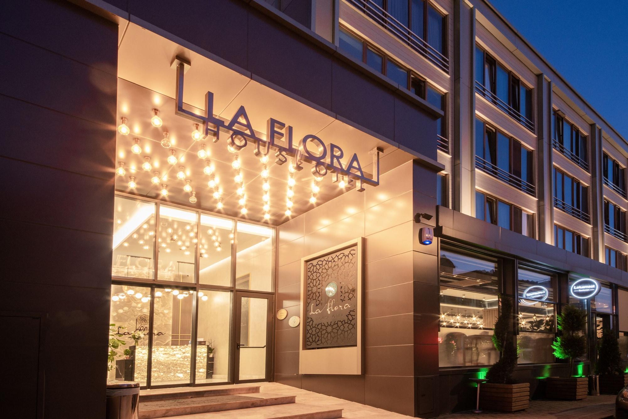 Varios La Flora House Otel