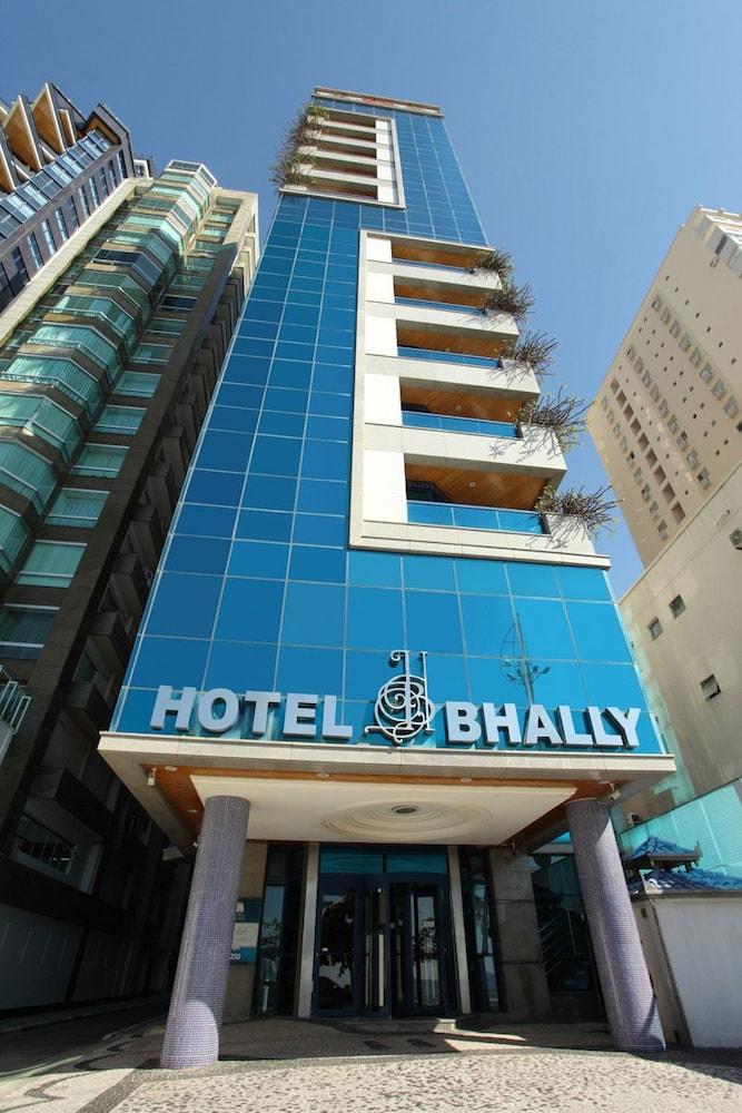 Vista da fachada Hotel Bhally