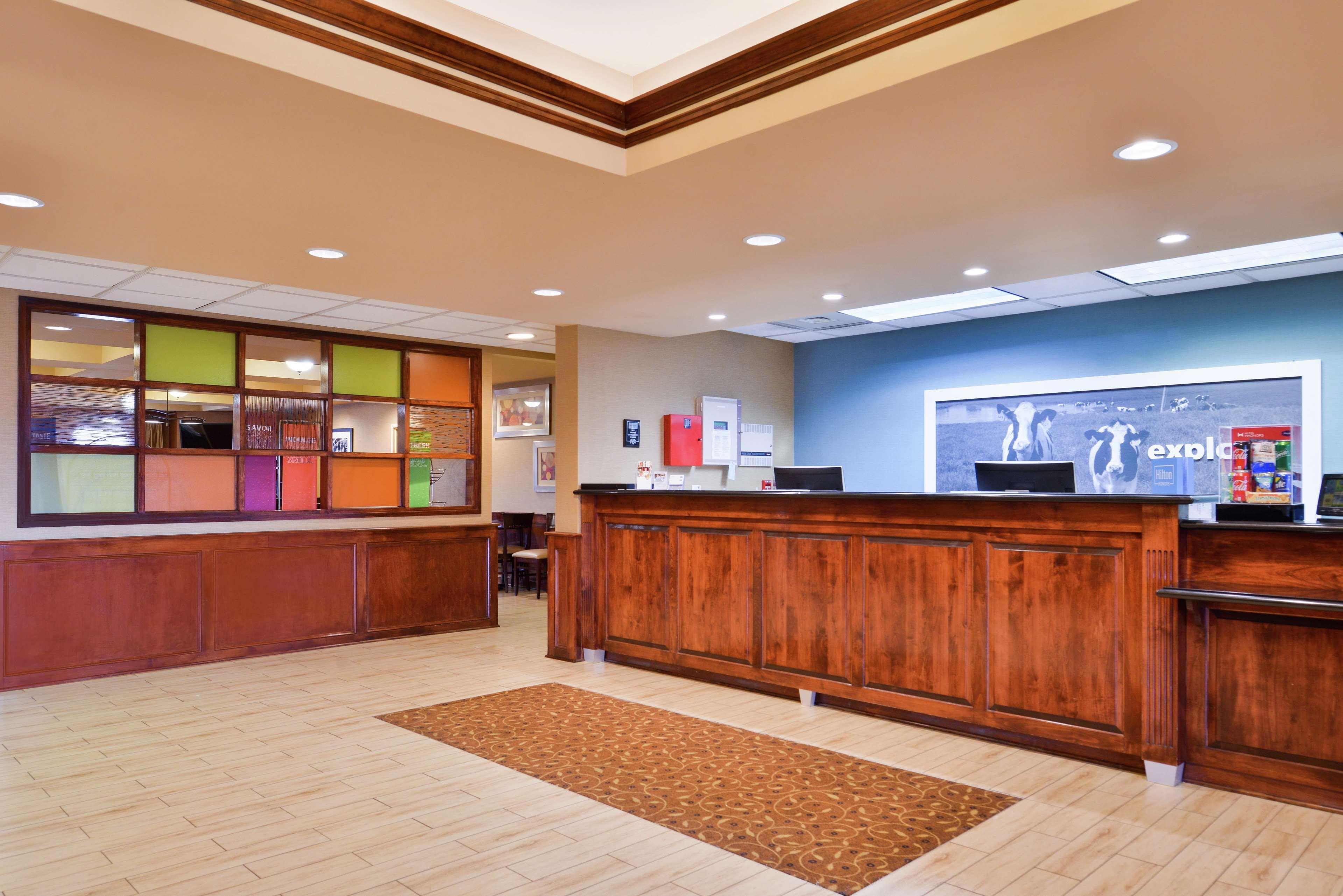 Vista Lobby Hampton Inn Greensboro-East