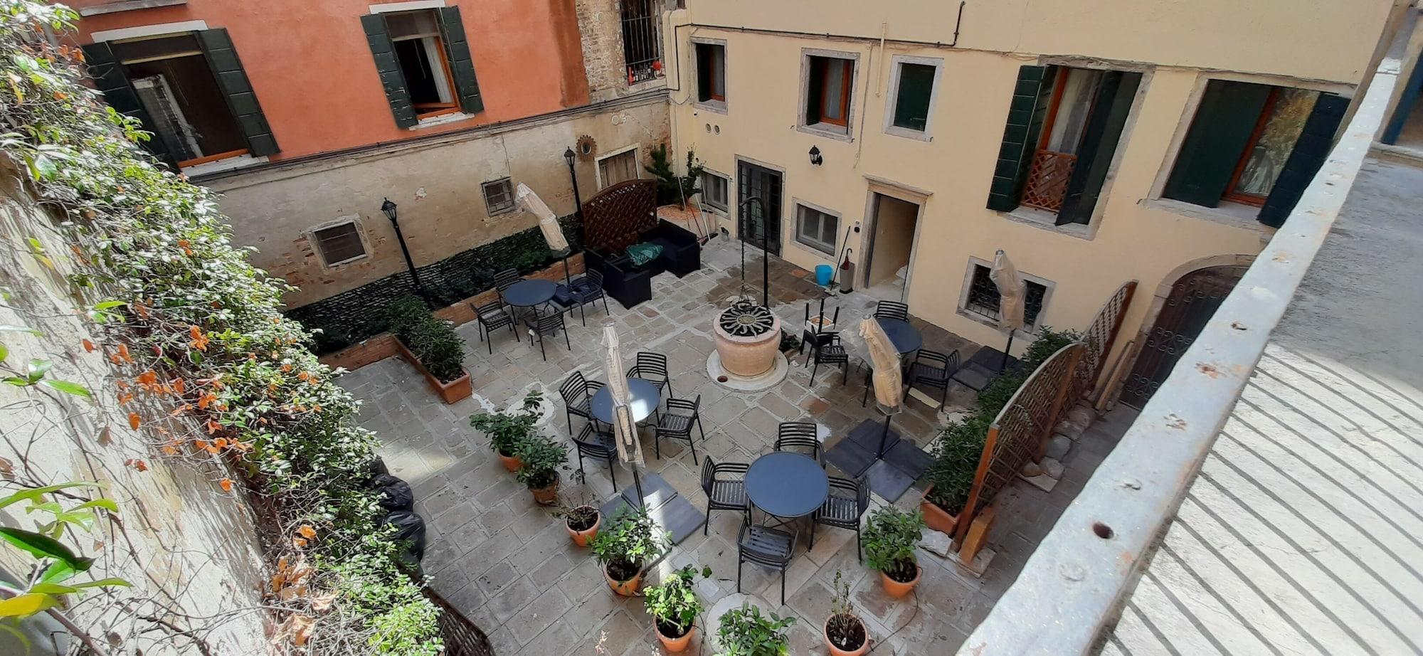 Vista Exterior Corte del Doge di Rialto