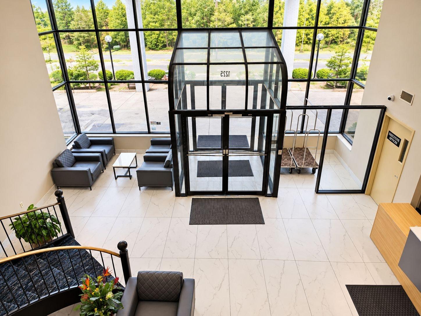 Vista Lobby Gold Vault Inn