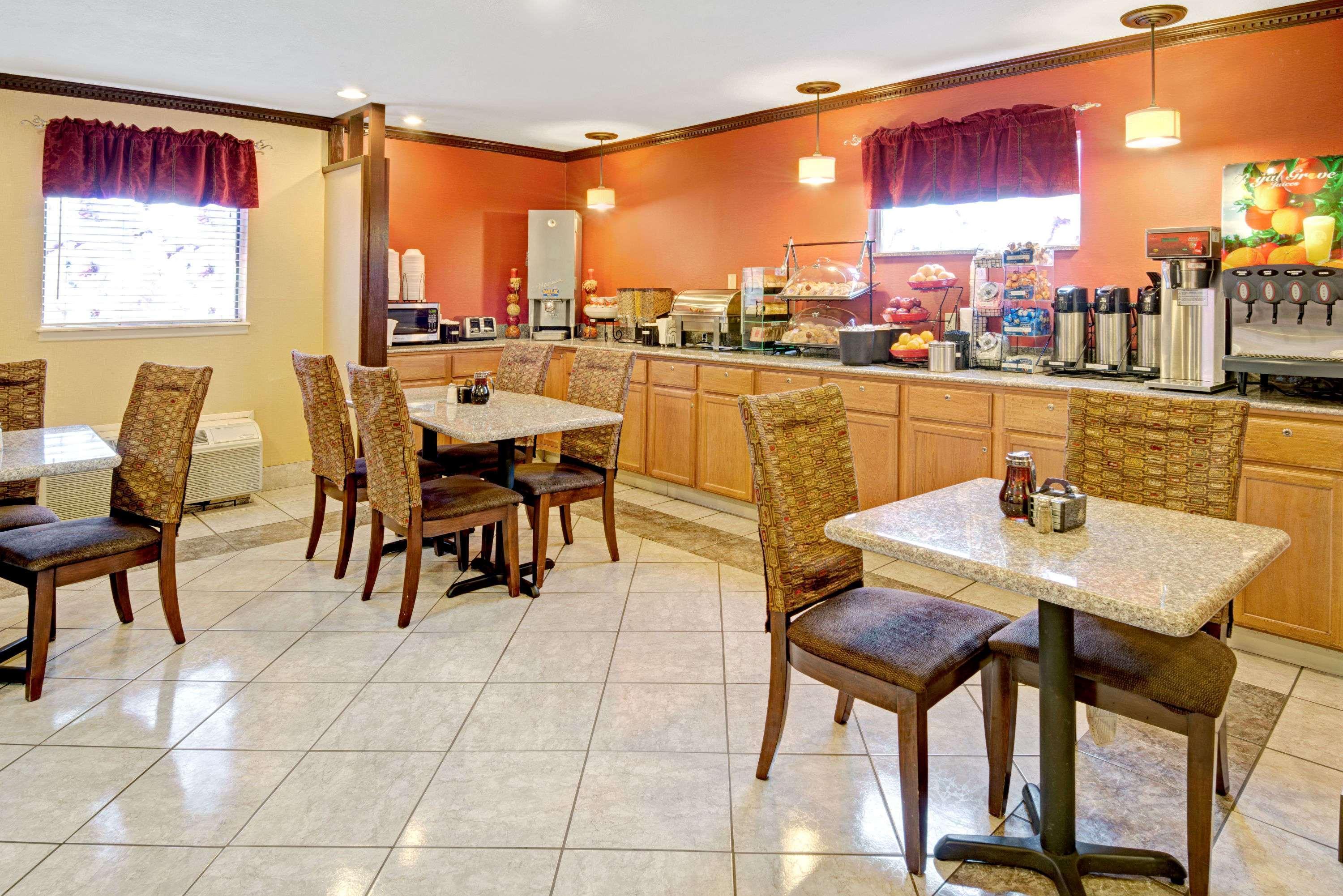 Restaurant Ramada by Wyndham El Paso
