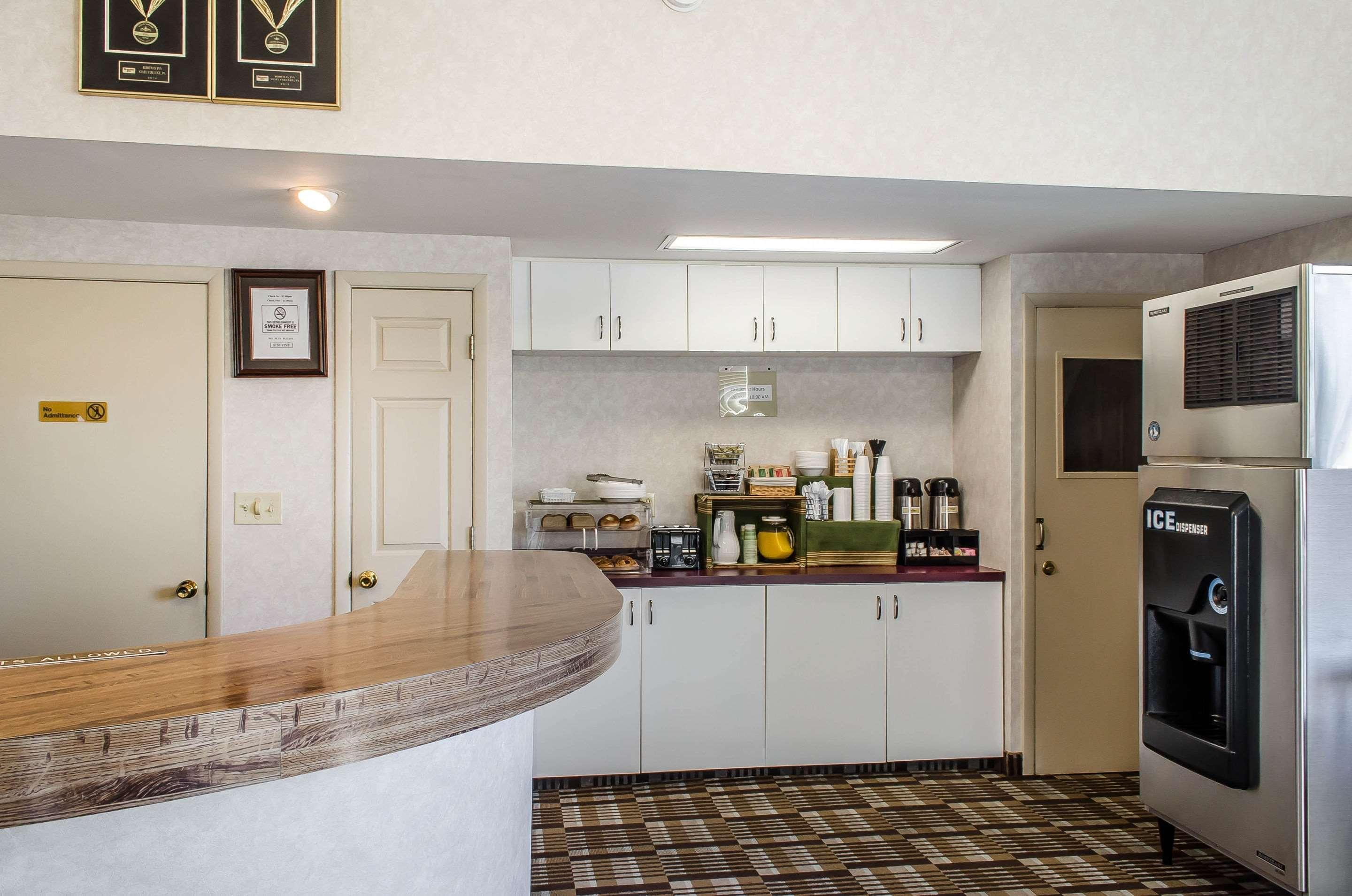 Restaurant Rodeway Inn State College - near University