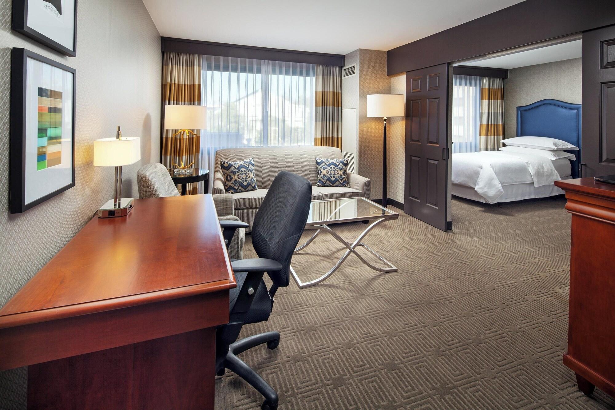 Habitación Sheraton Fairplex Suites & Conference Center