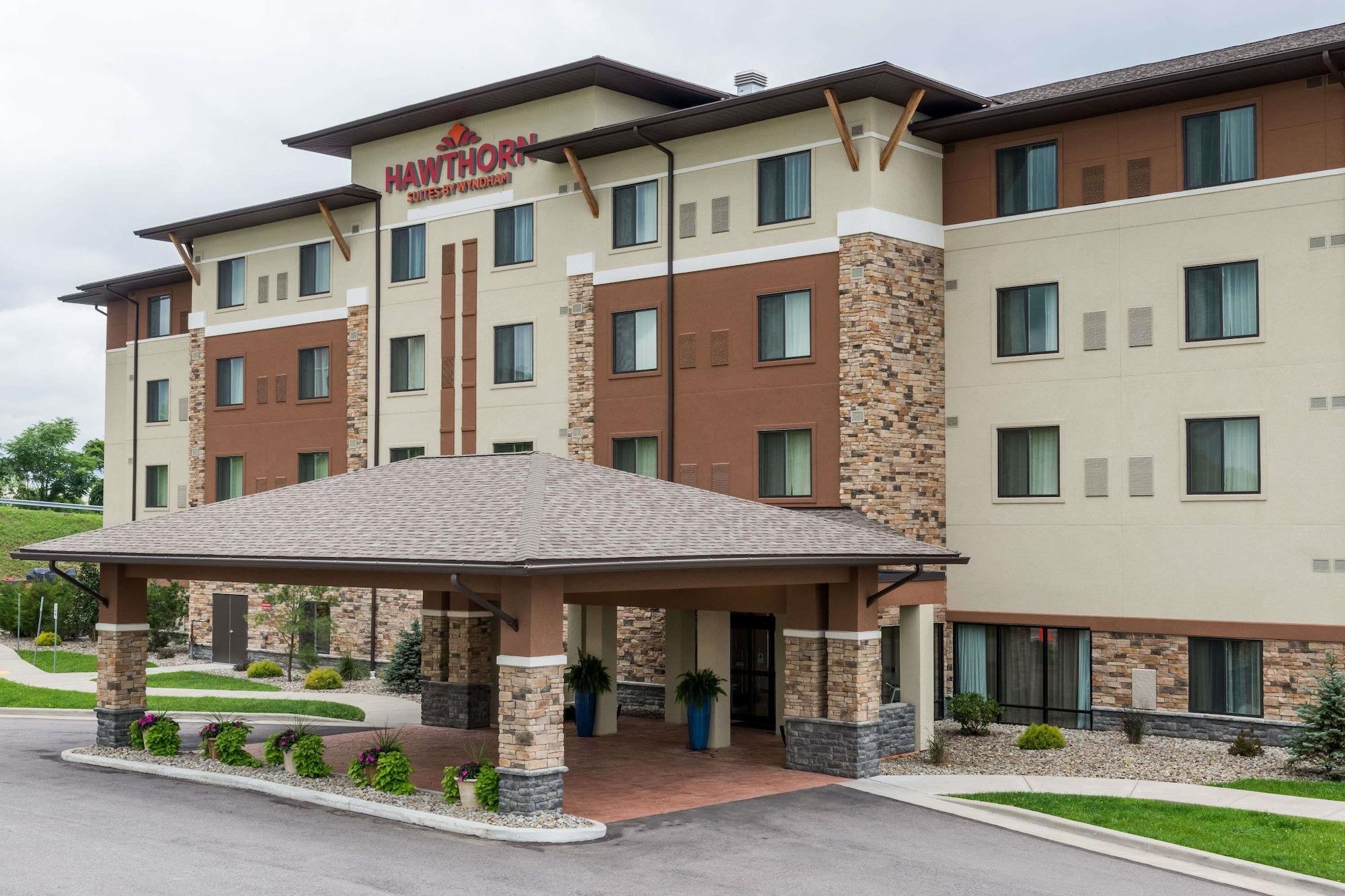 Vista Exterior Hawthorn Suites by Wyndham Wheeling at the Highlands