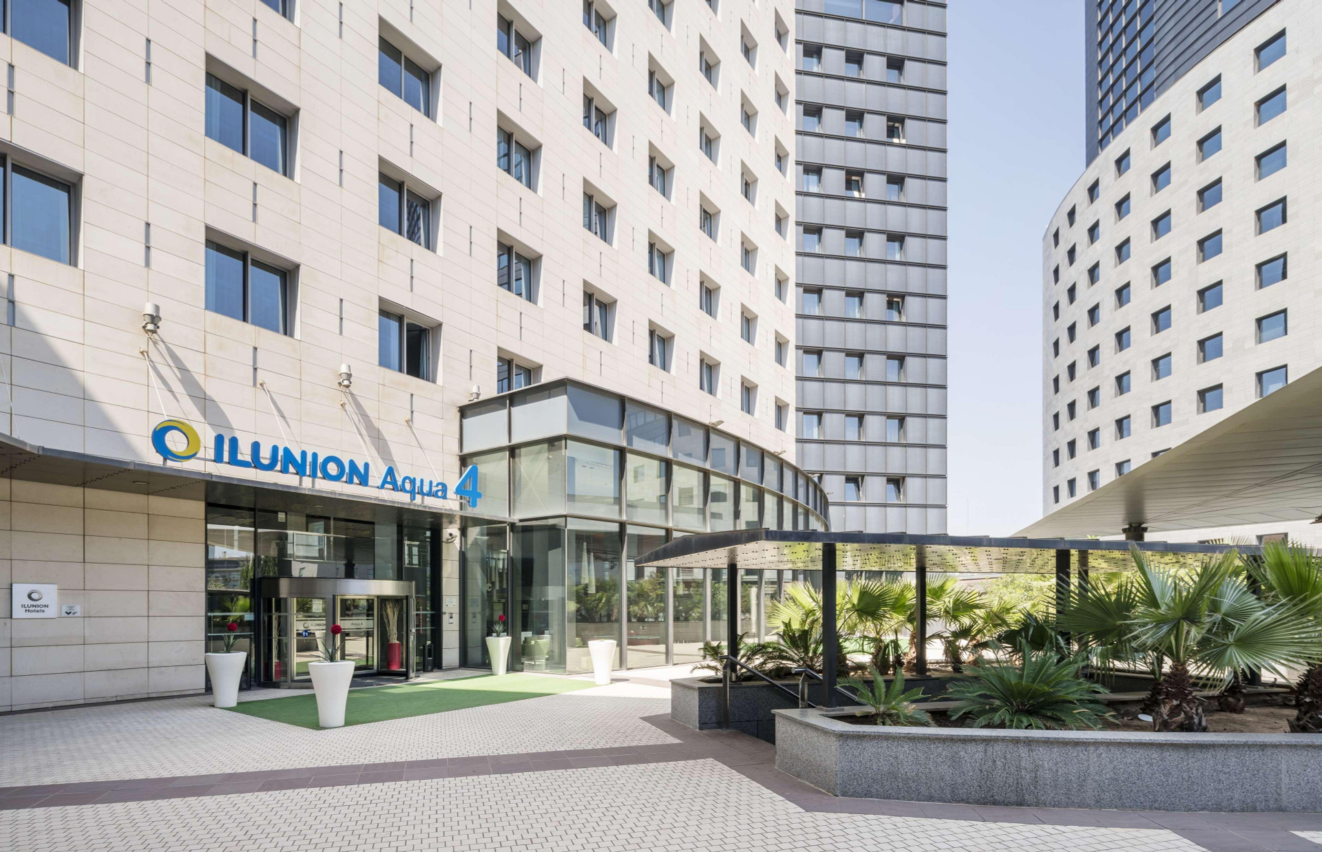 Vista Exterior Hotel ILUNION Aqua 4
