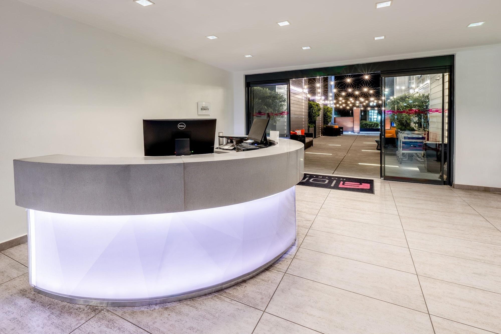 Vista Lobby Aloft Sunnyvale