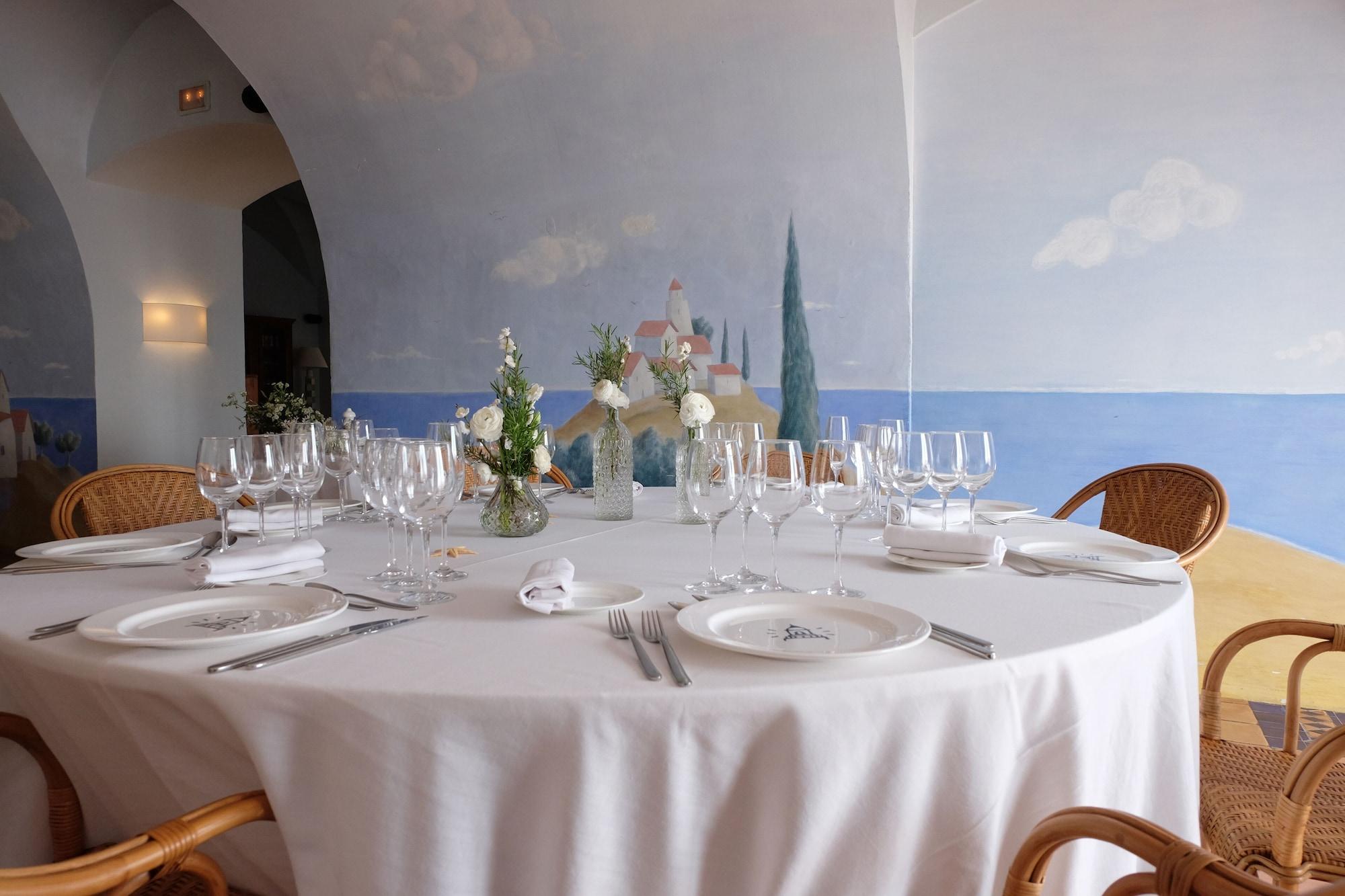 Salón de Baile El Far Hotel Restaurant