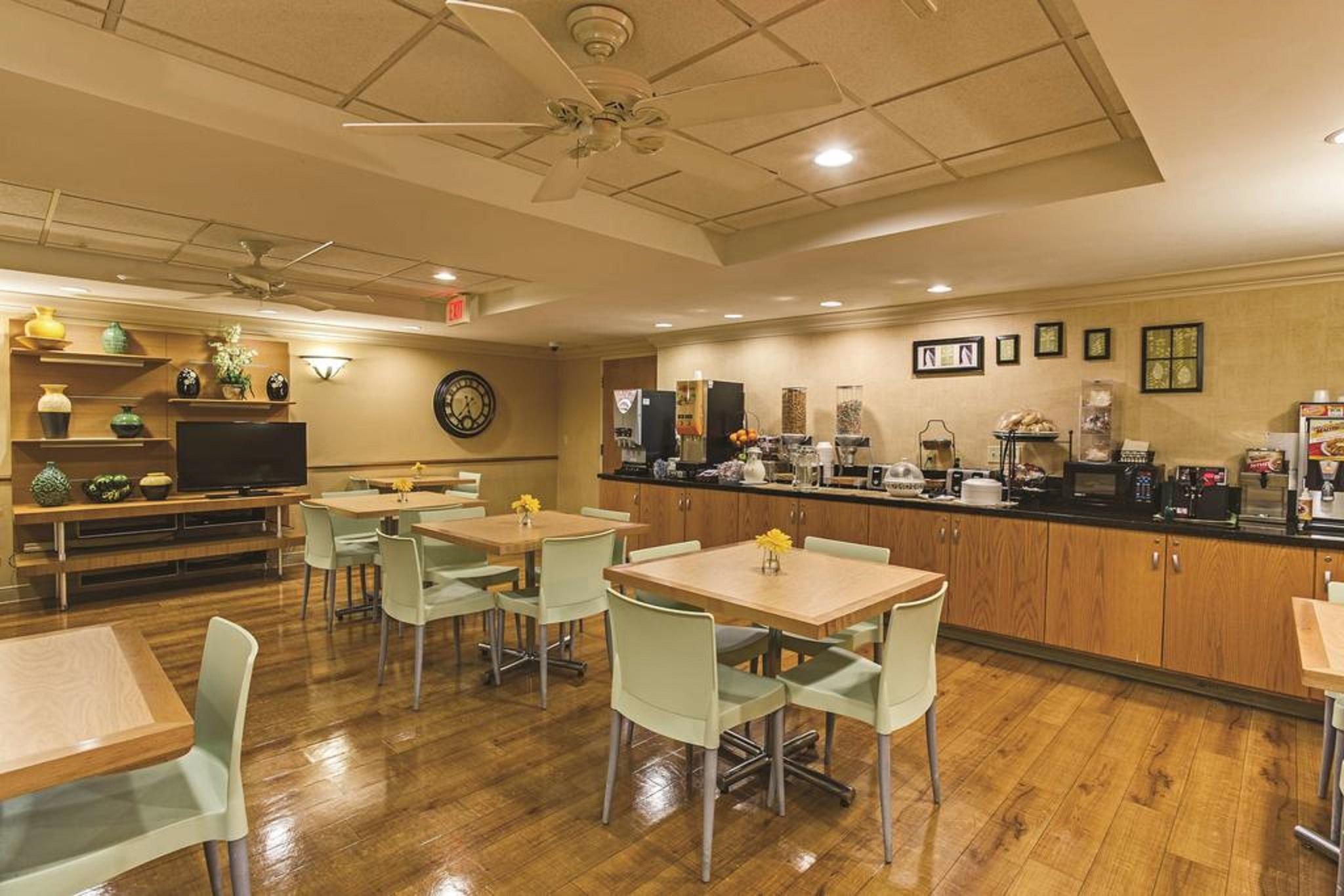 Restaurant La Quinta Inn & Suites by Wyndham West Palm Beach Airport