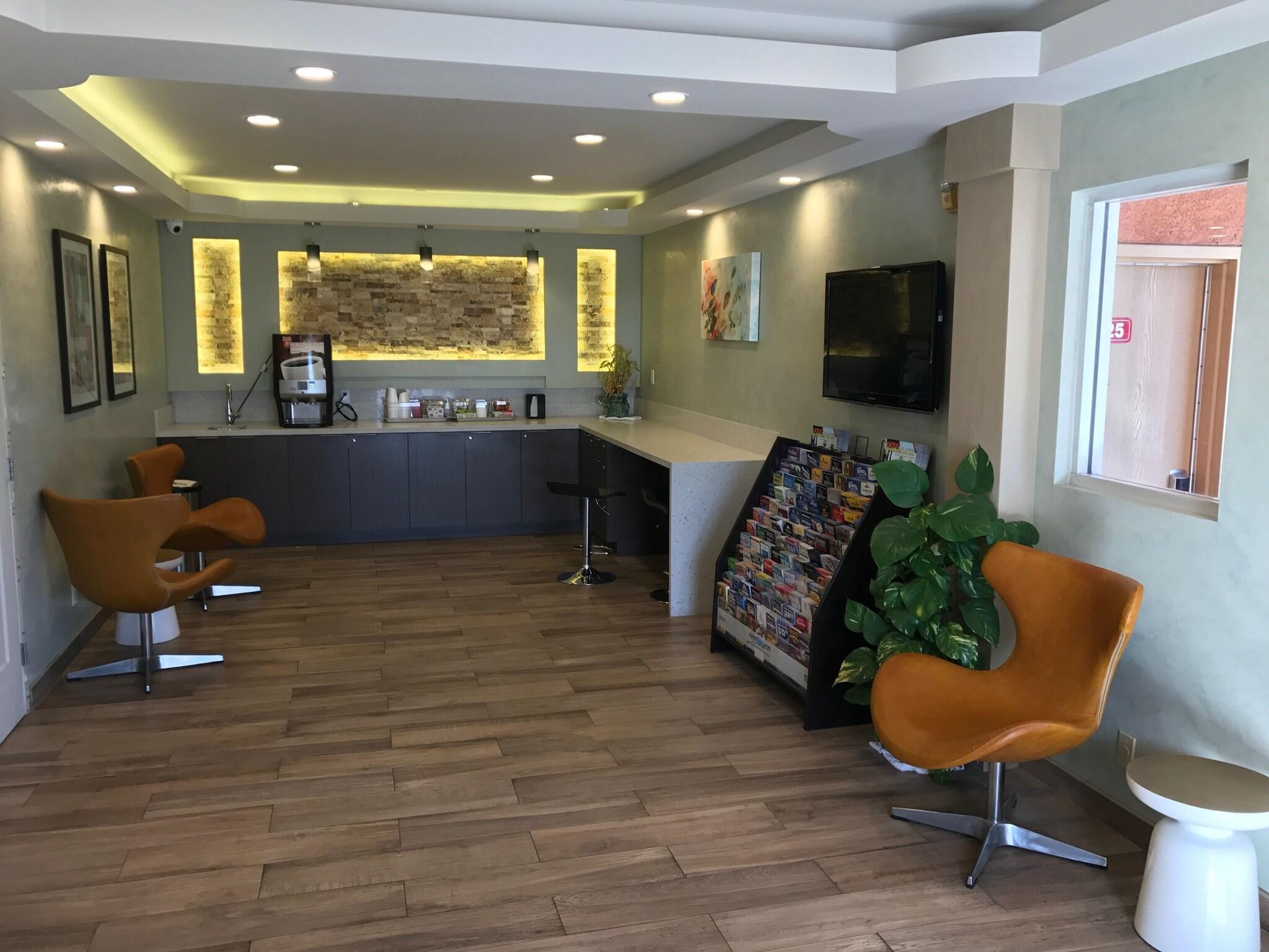 Vista Lobby Crystal Inn Suites & Spas