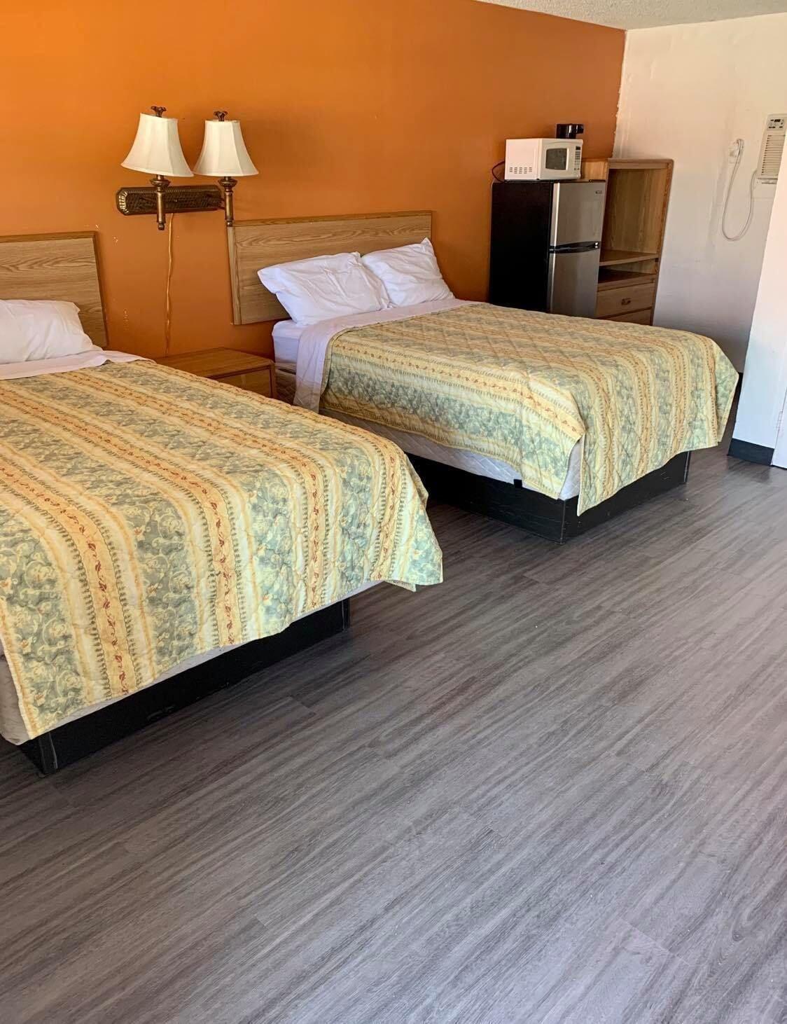 Varios Mustang Motel