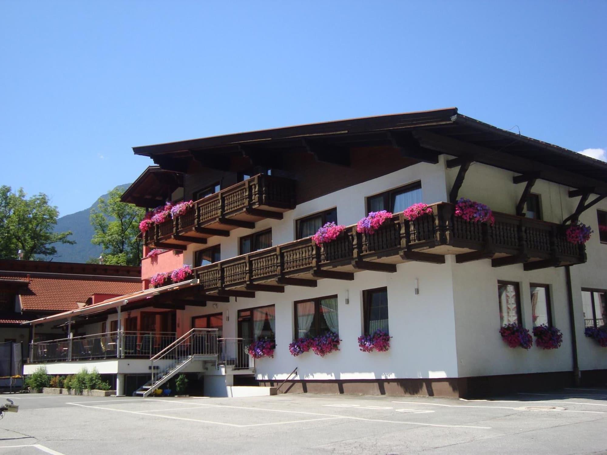 Vista Exterior Hotel Auderer