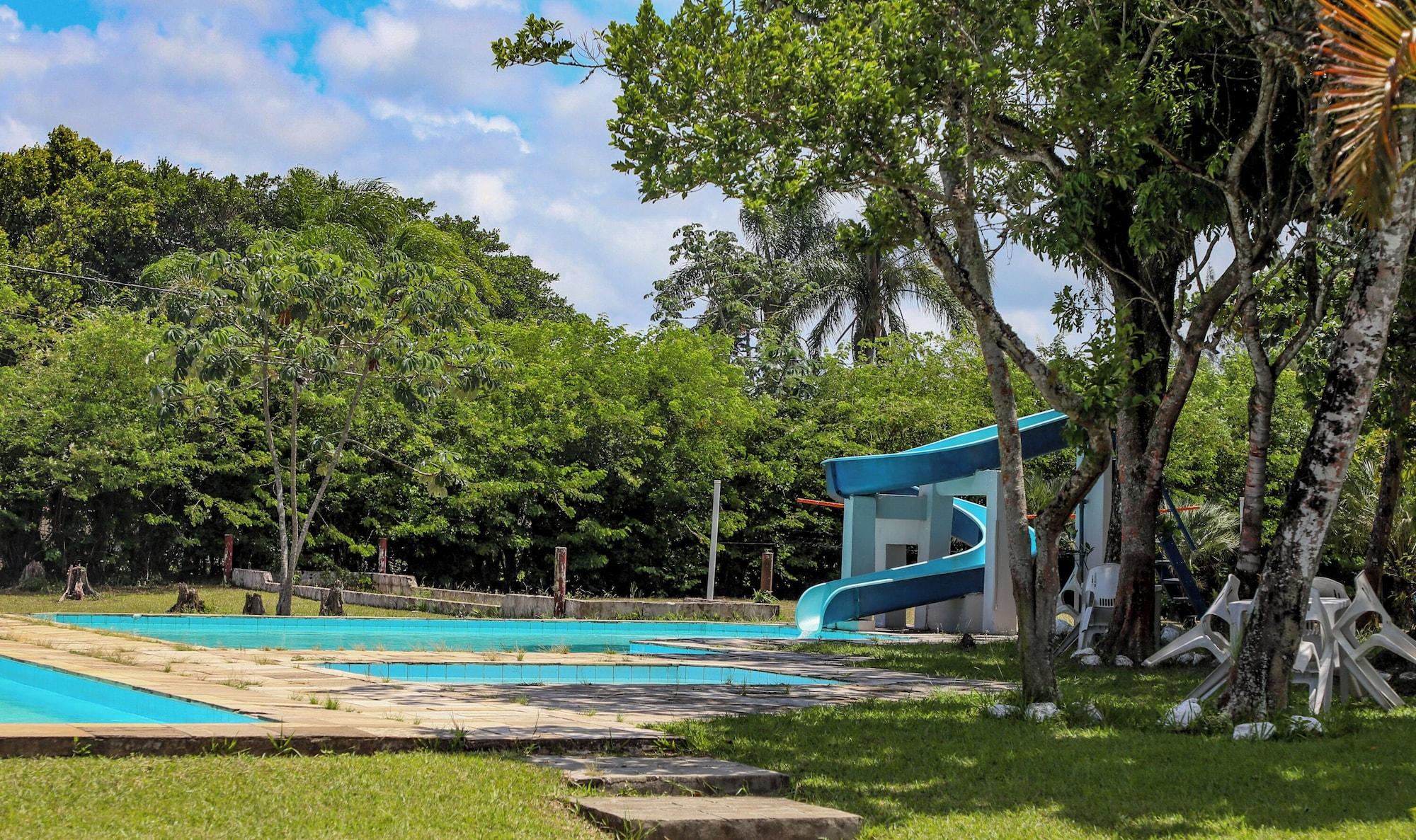 Vista Piscina Samburá Chalets