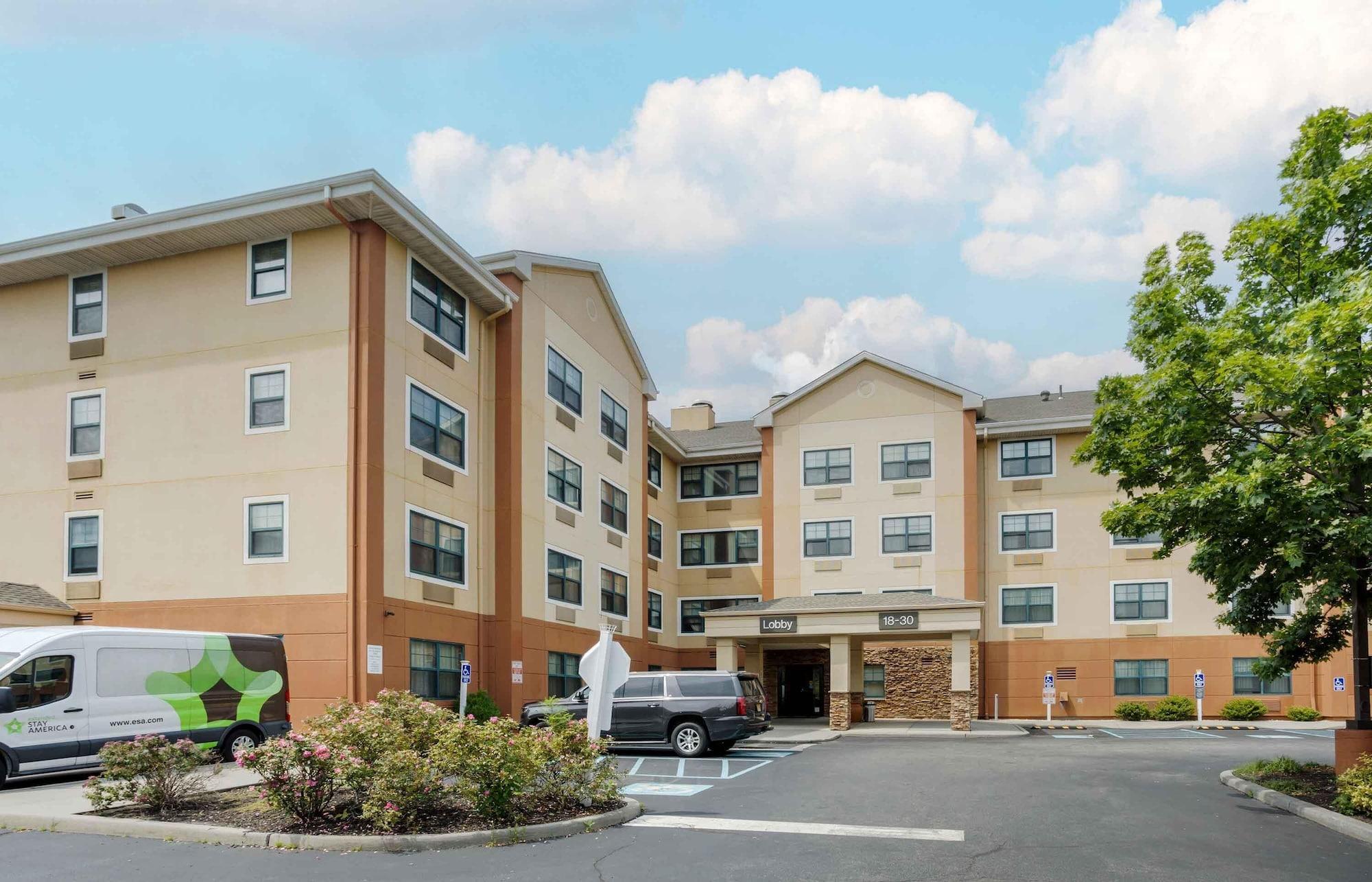 Vista Exterior Extended Stay America Suites New York City LaGuardia Airport