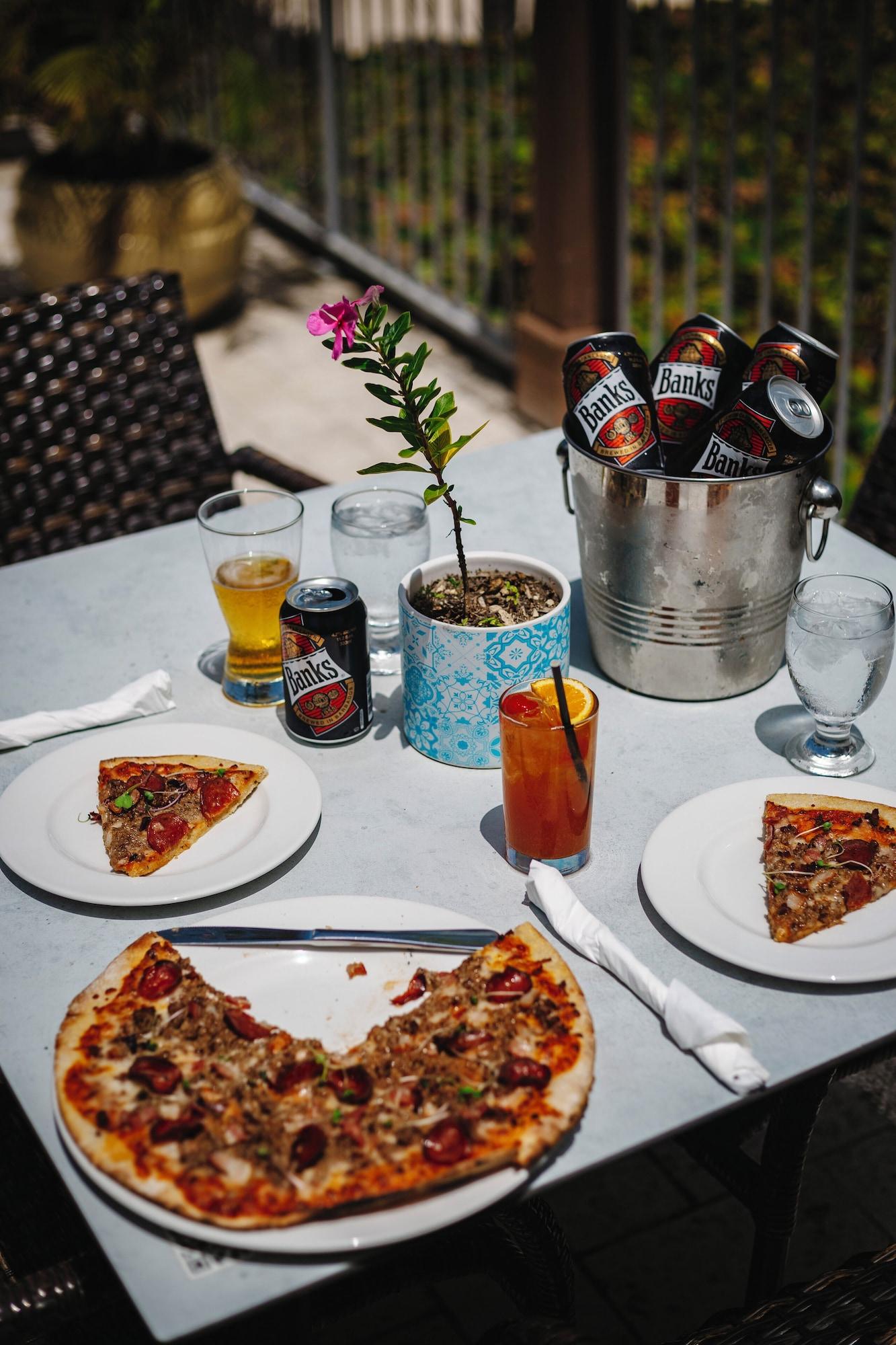 Restaurant Coconut Court Beach Hotel