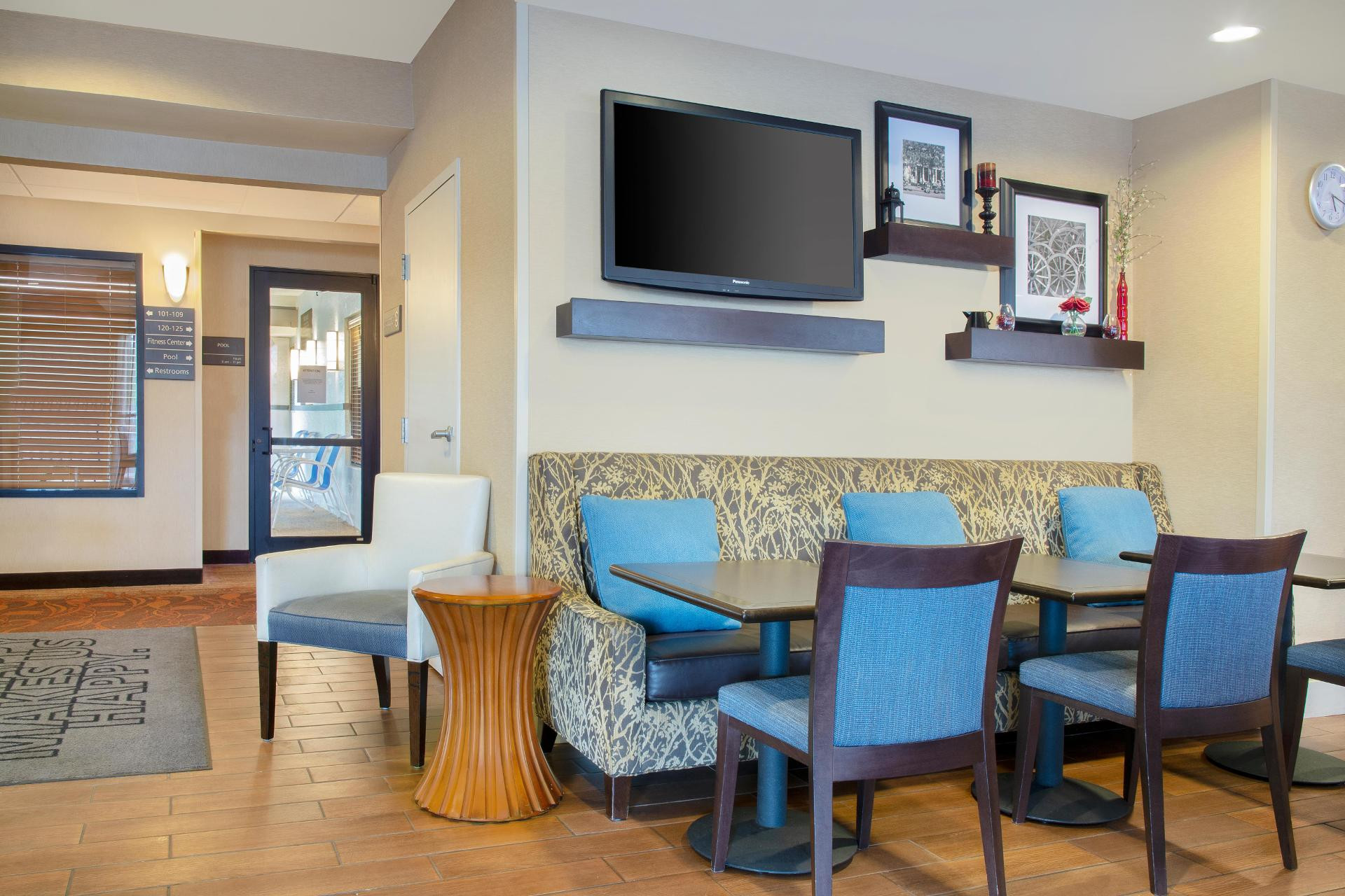 Vista Lobby Hampton Inn by Hilton Merrillville