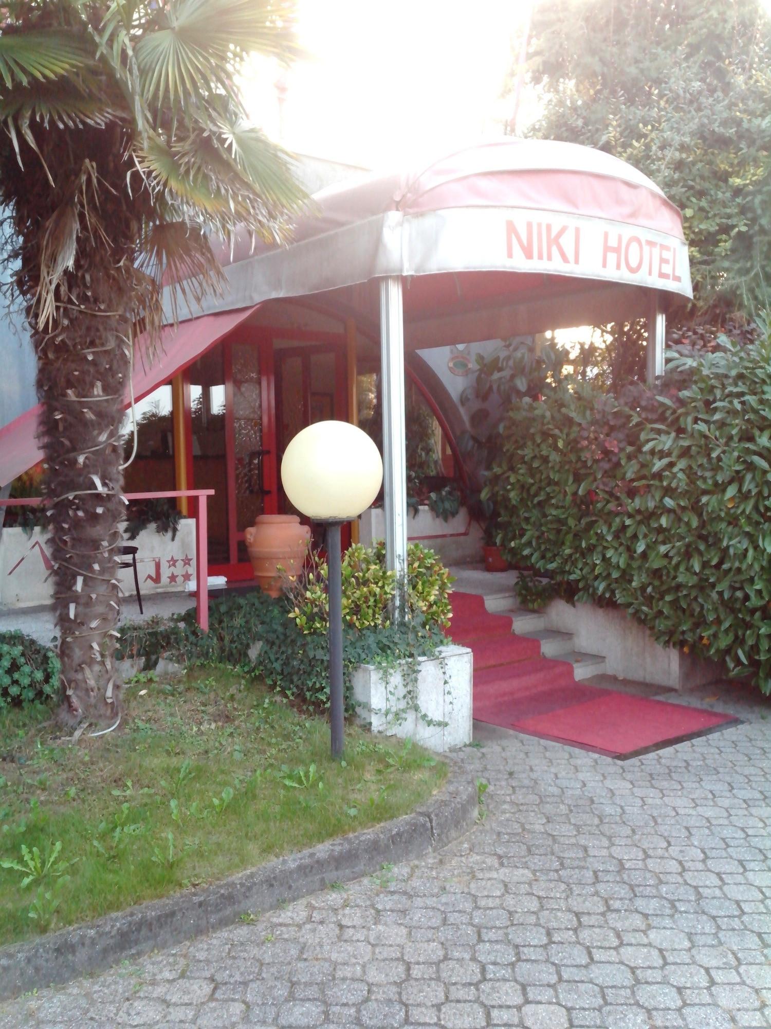 Varios Albergo Niki