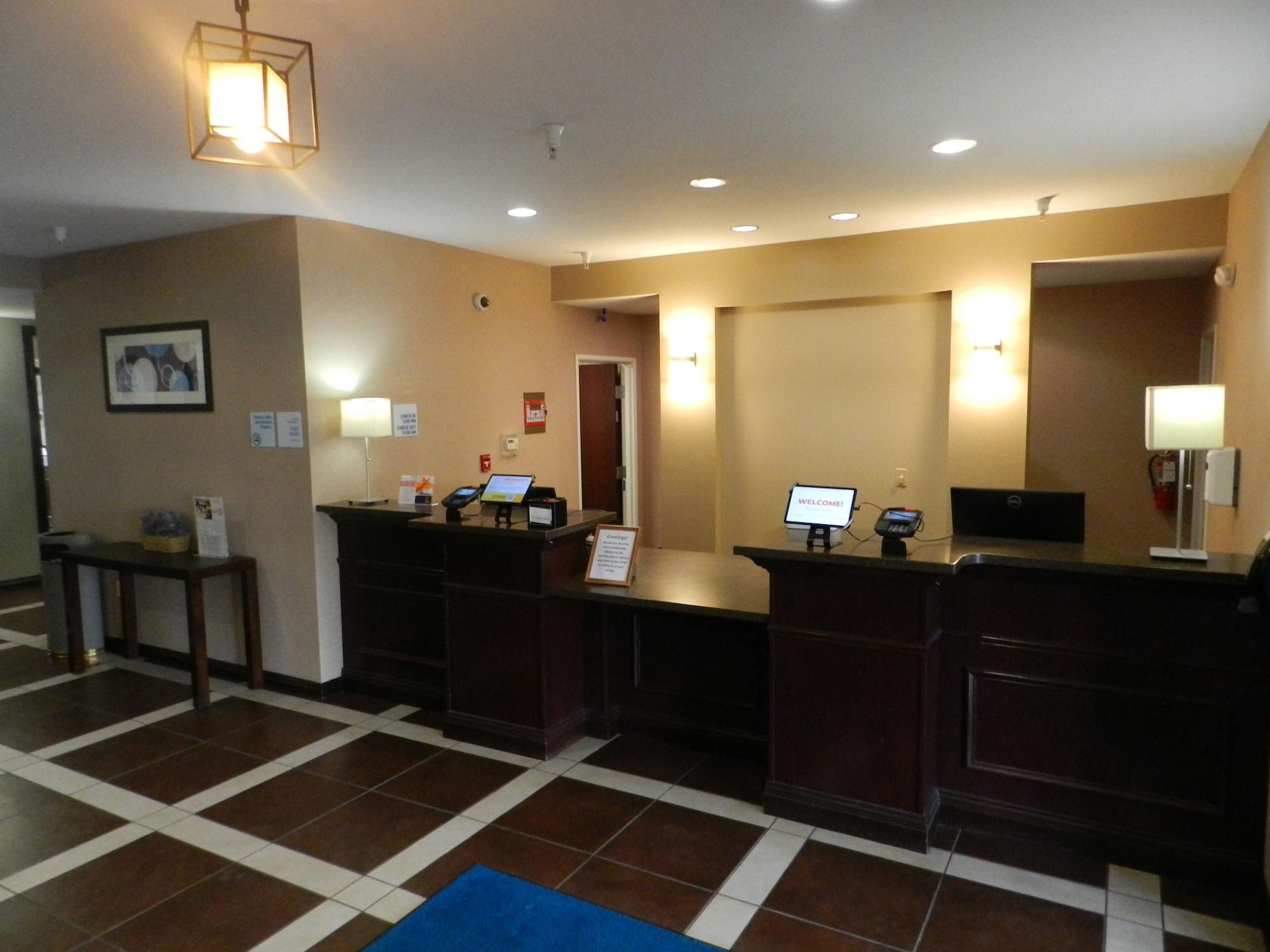 Vista Lobby Pike Inn Le Roy - Bloomington Southeast Area