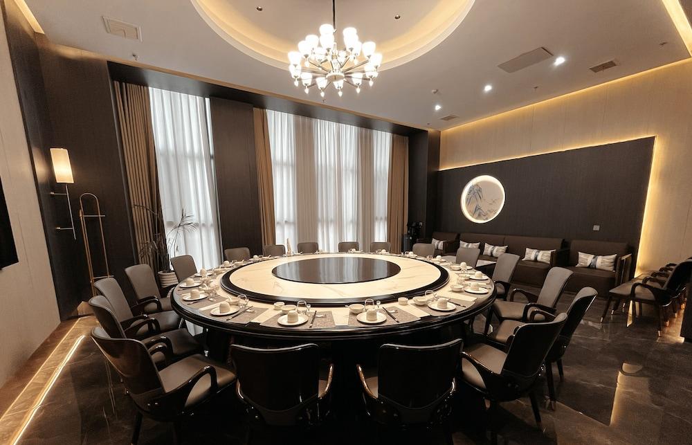 Restaurant HIGH-TECH NEW YUET INTERNATIONAL HOTEL