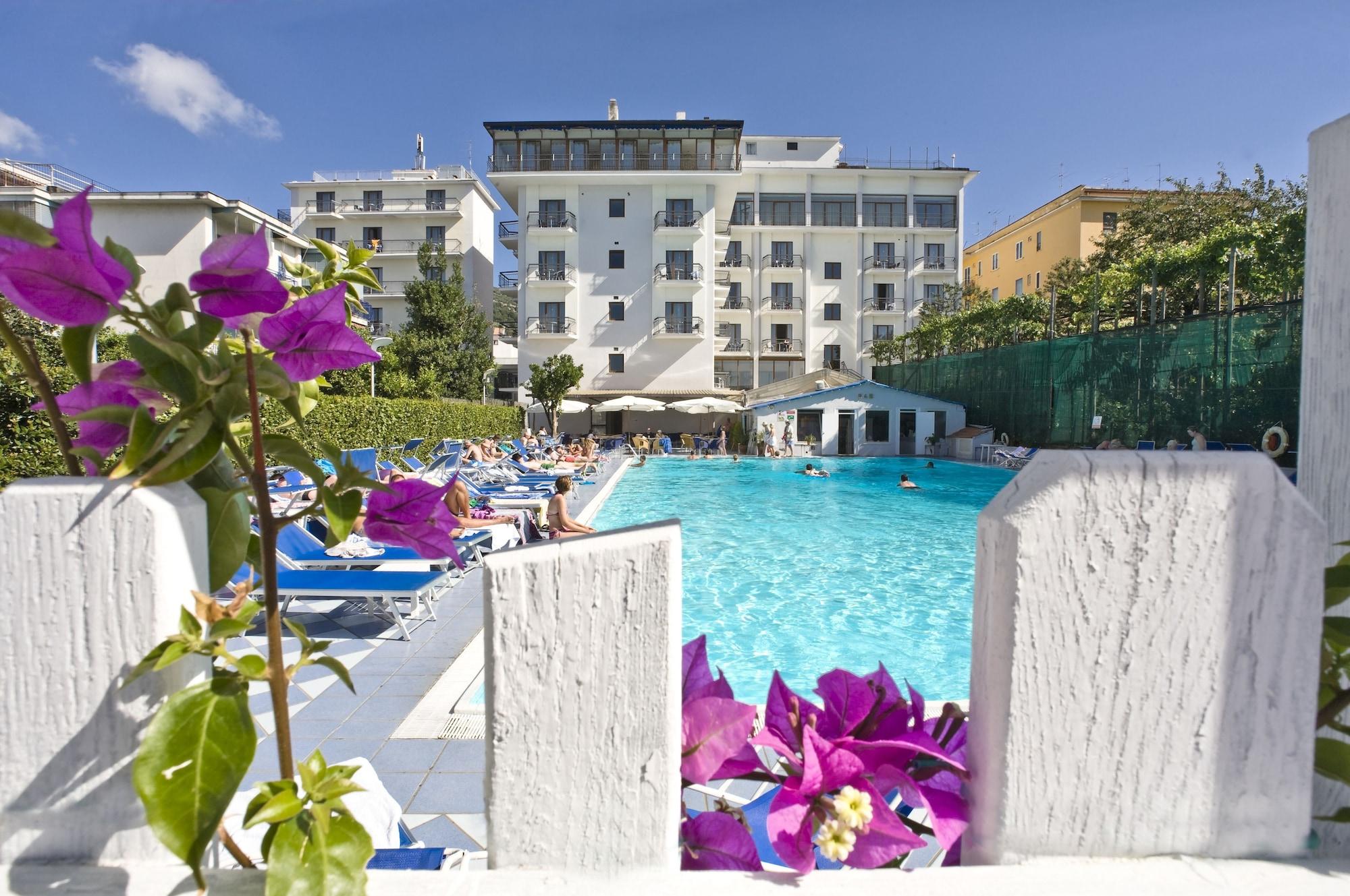 Vista Exterior Grand Hotel Flora