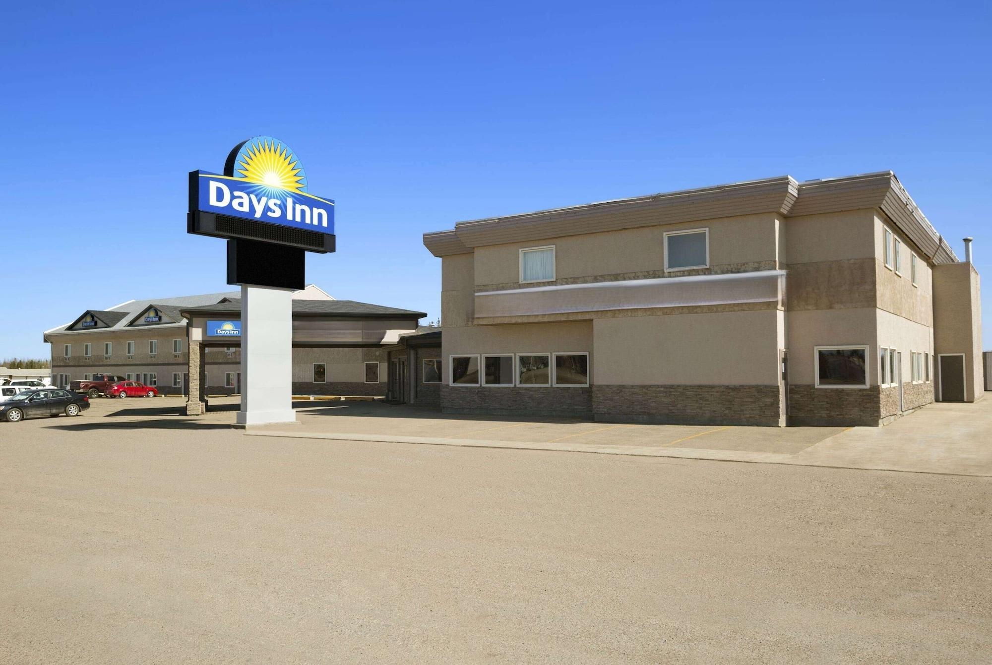 Vista Exterior Days Inn by Wyndham High Level
