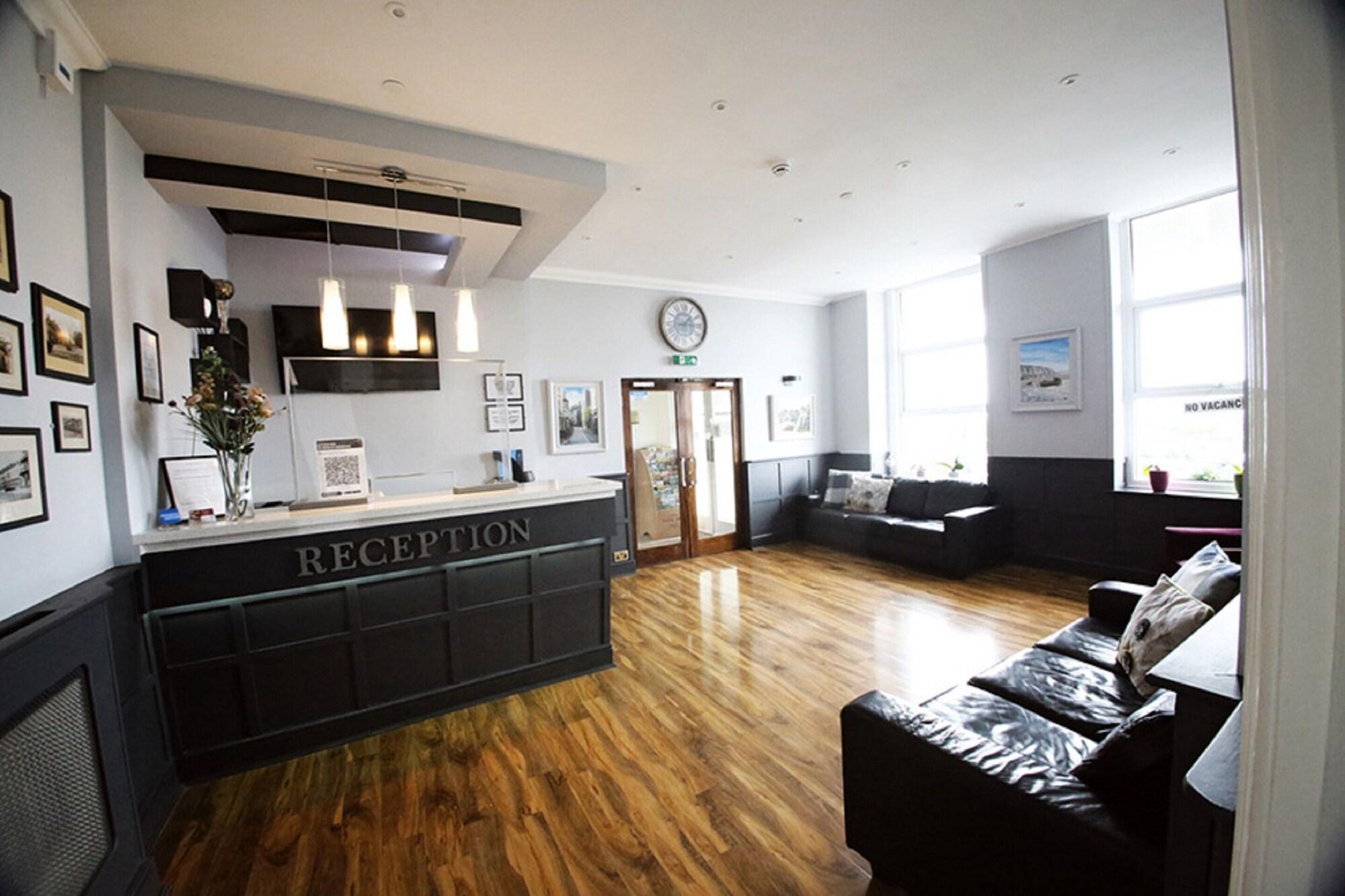 Vista Lobby Lansdowne Hotel