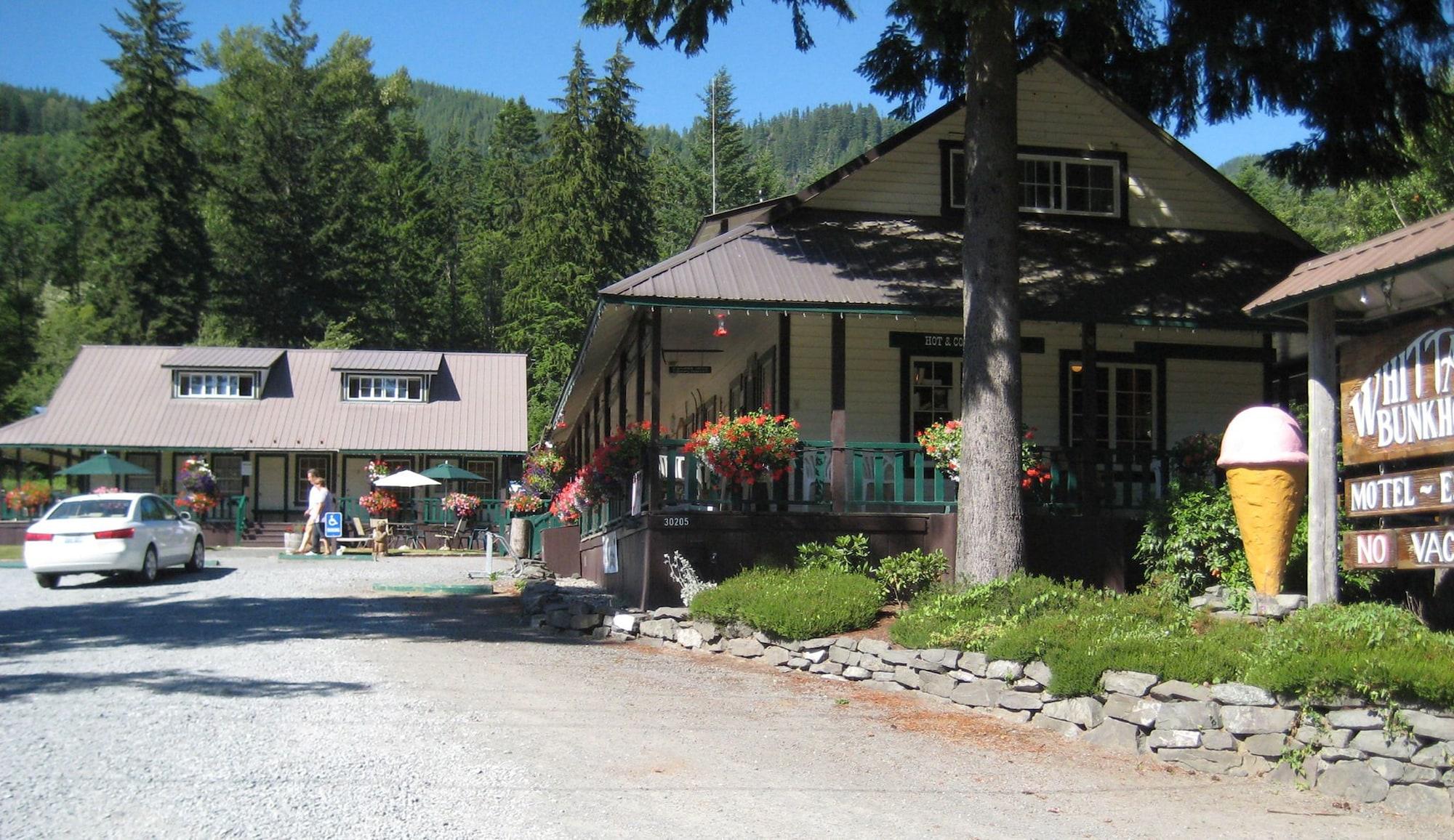 Vista Exterior Whittaker's Motel & Historic Bunkhouse