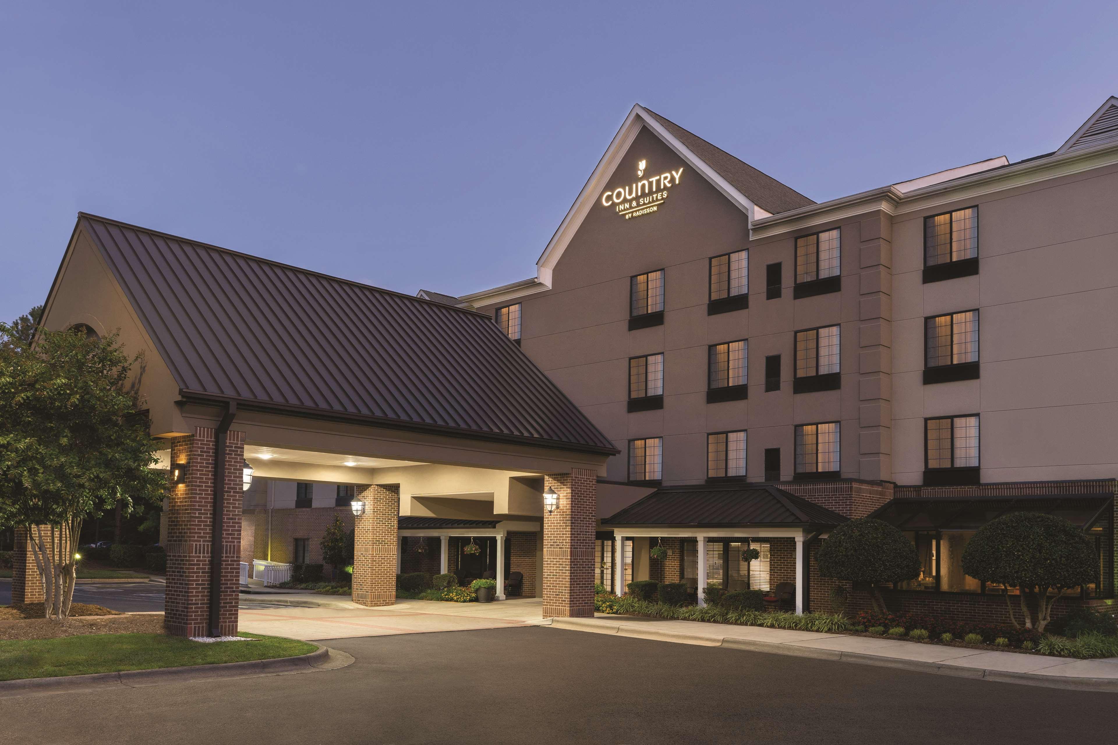 Vista Exterior Country Inn & Suites by Radisson, Raleigh-Durham A