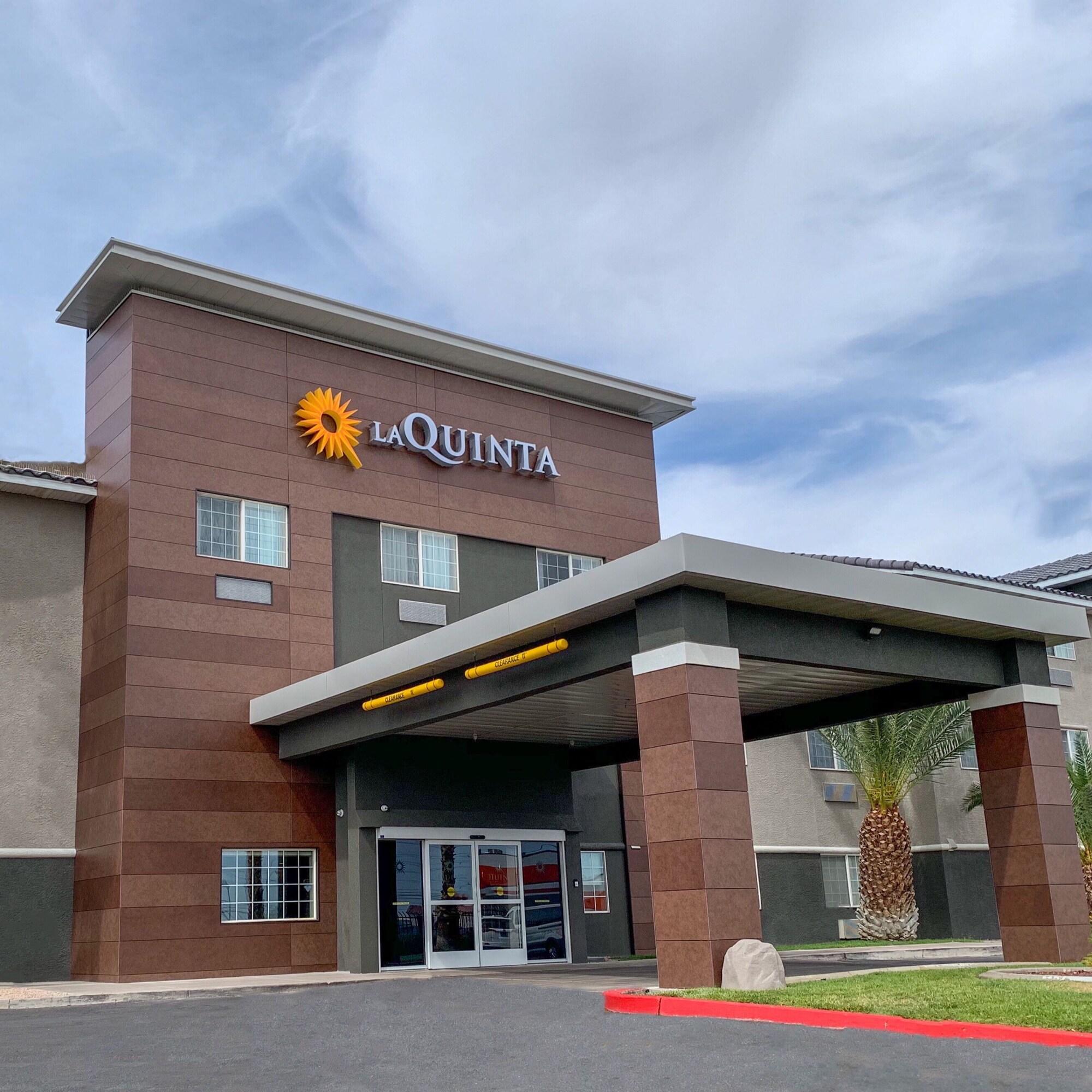 Vista Exterior La Quinta Inn & Suites by Wyndham Las Vegas Nellis