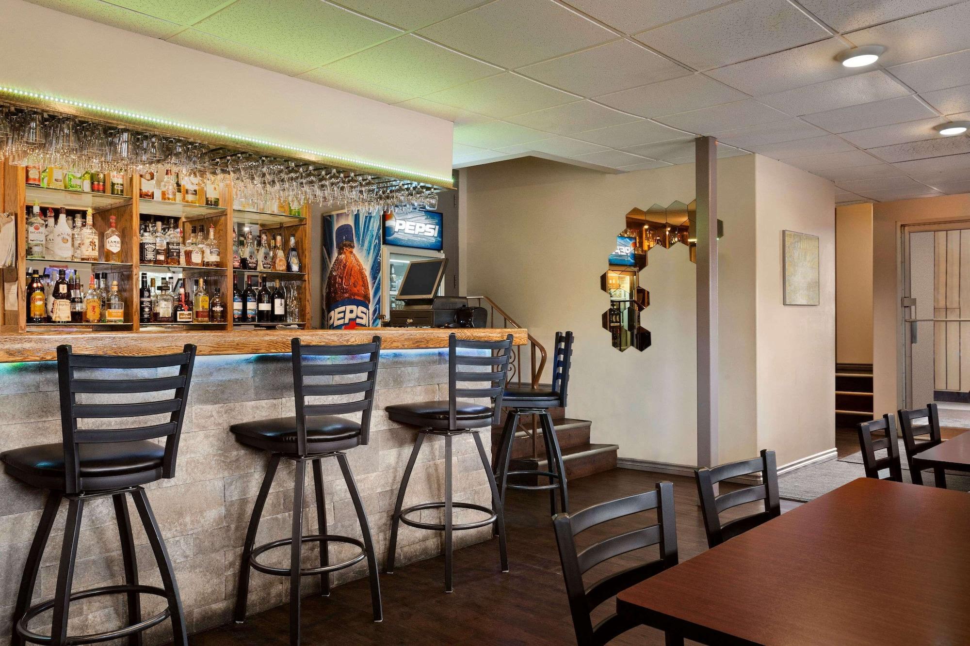 Restaurant Travelodge by Wyndham Kenora