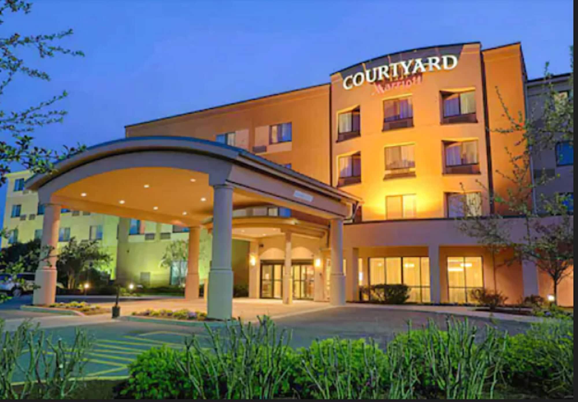 Vista Exterior Courtyard by Marriott Salisbury
