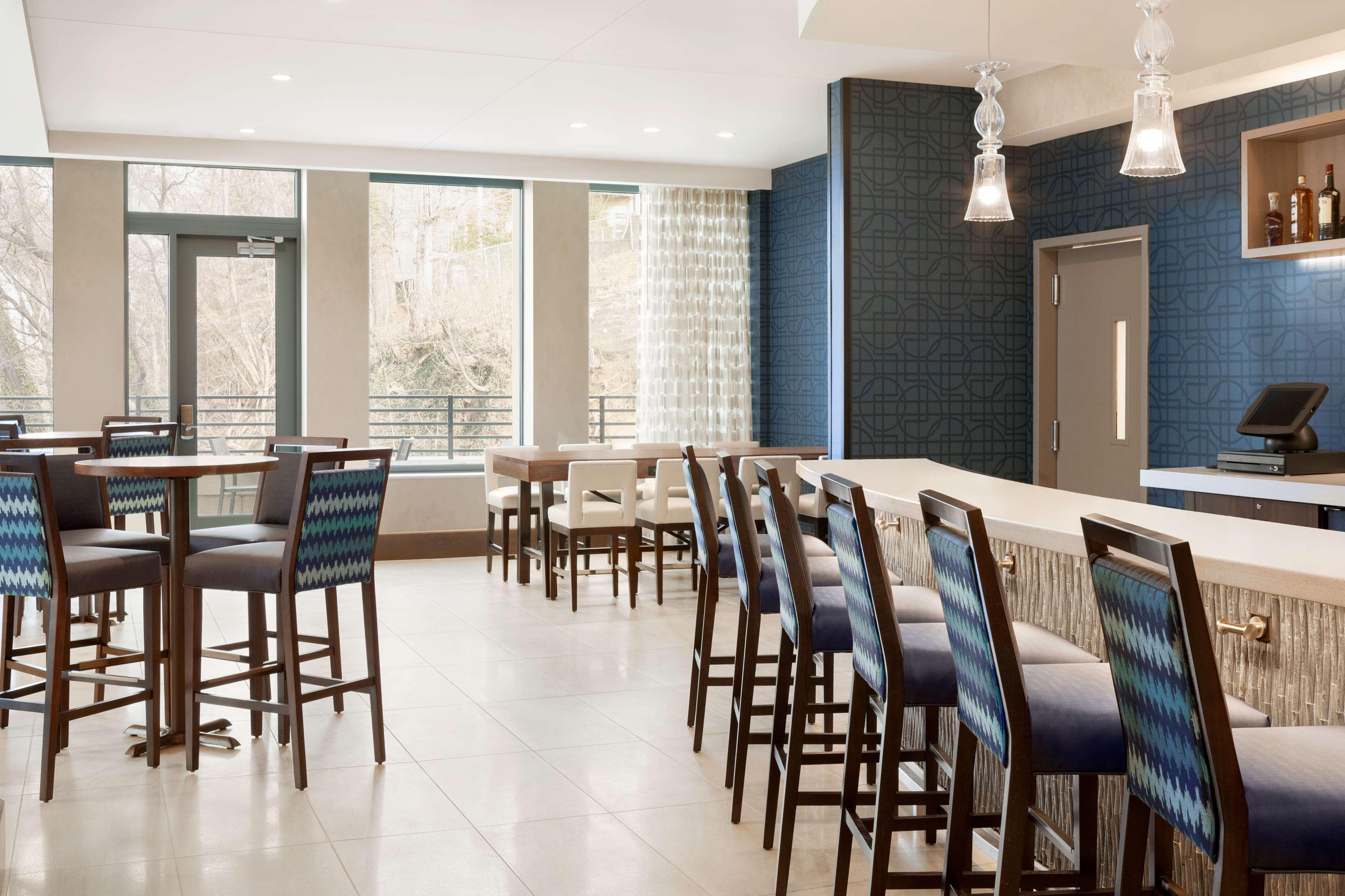 Bar/Salón Homewood Suites by Hilton Arlington Rosslyn Key Bridge