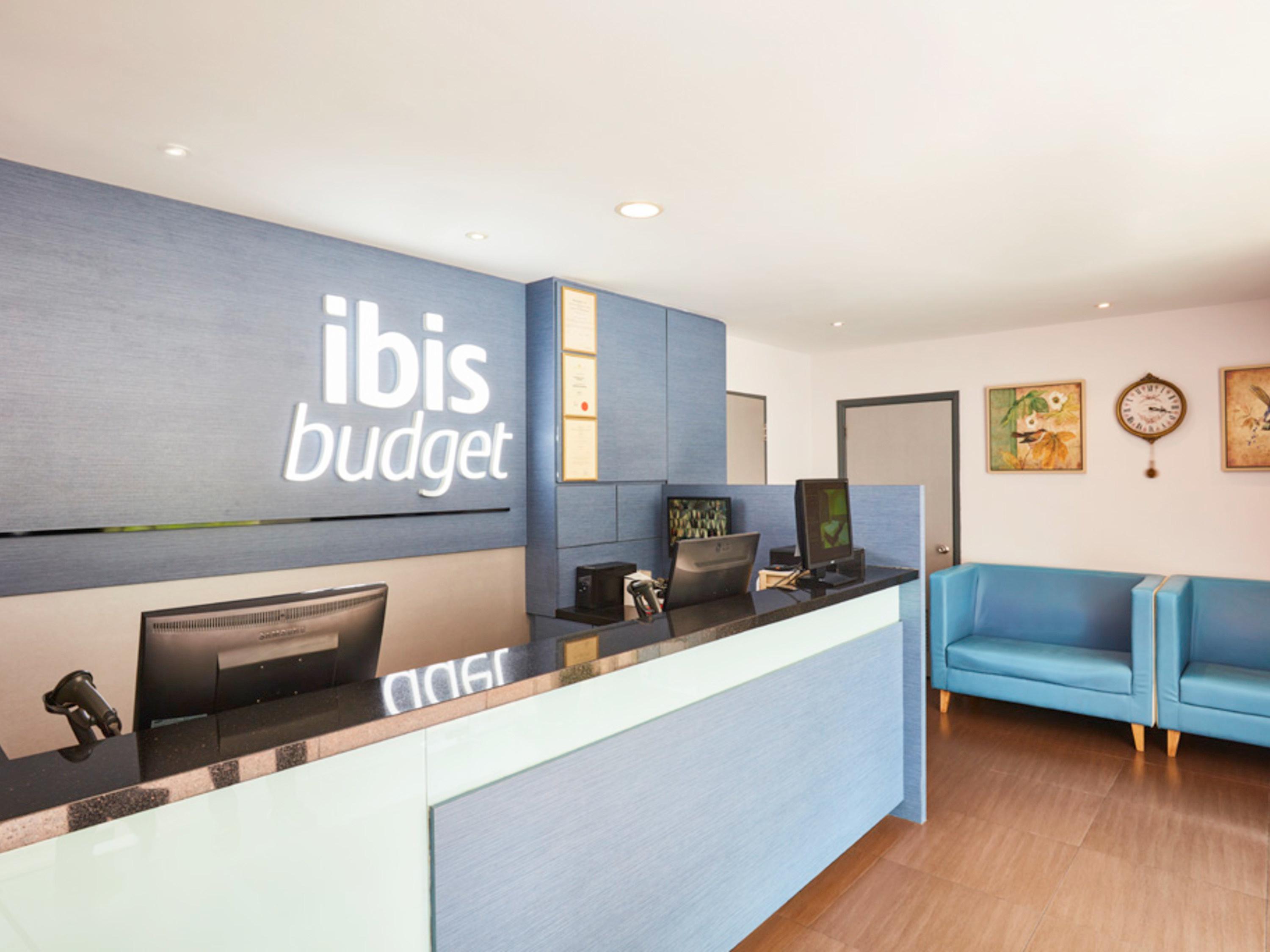 Vista Lobby ibis budget Singapore Tulip