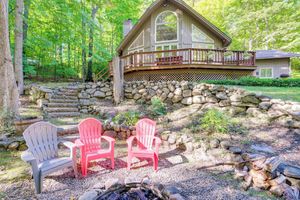 Alquiler Vacacional - 4 Mi to Lake Bellaire: Home w/ Deck & Pool Access!