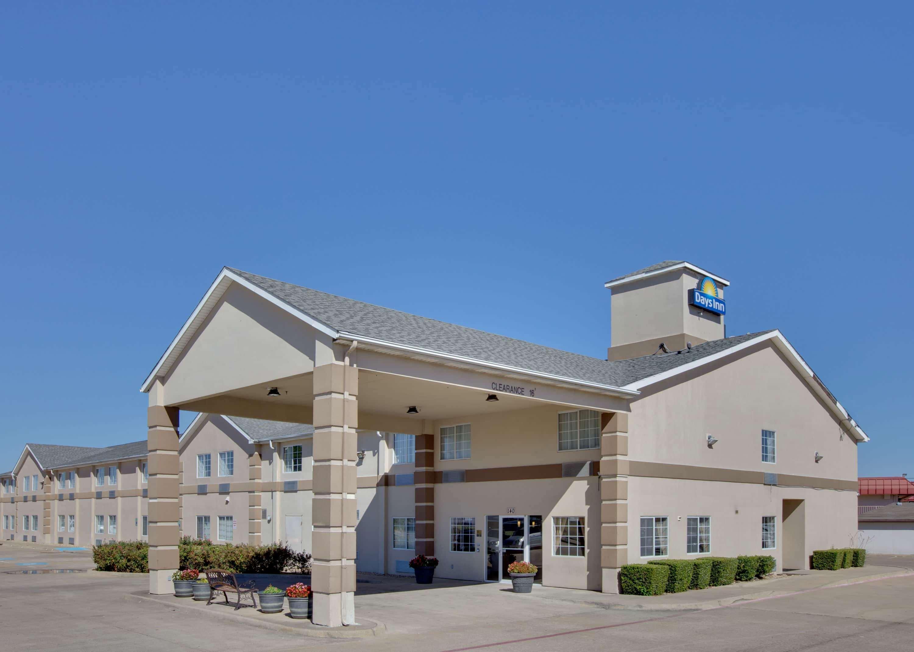 Varios Days Inn by Wyndham Mesquite Rodeo TX