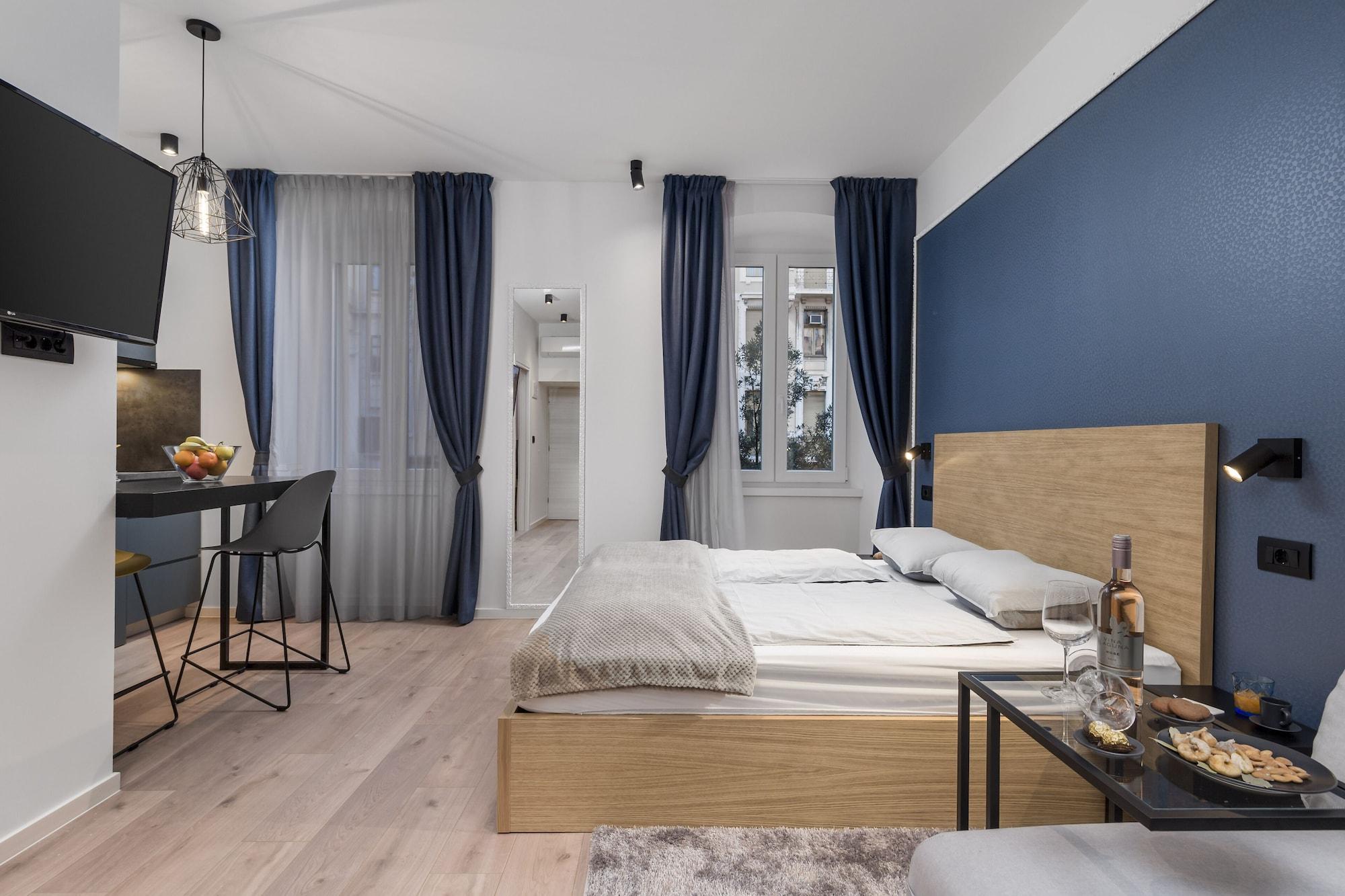 Varios Deluxe Apartments & Rooms In the Center