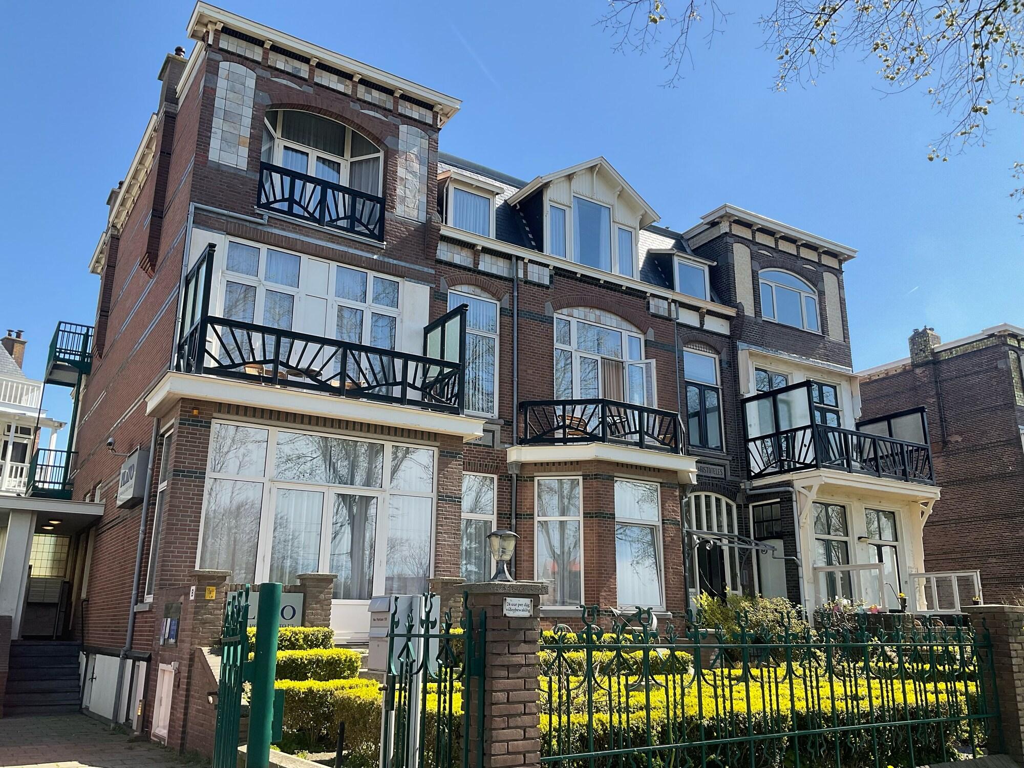 Varios Plato by Hofstad Studios