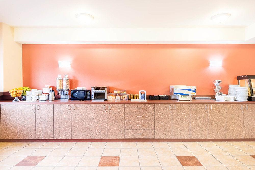Super 8 by Wyndham St Johns by null