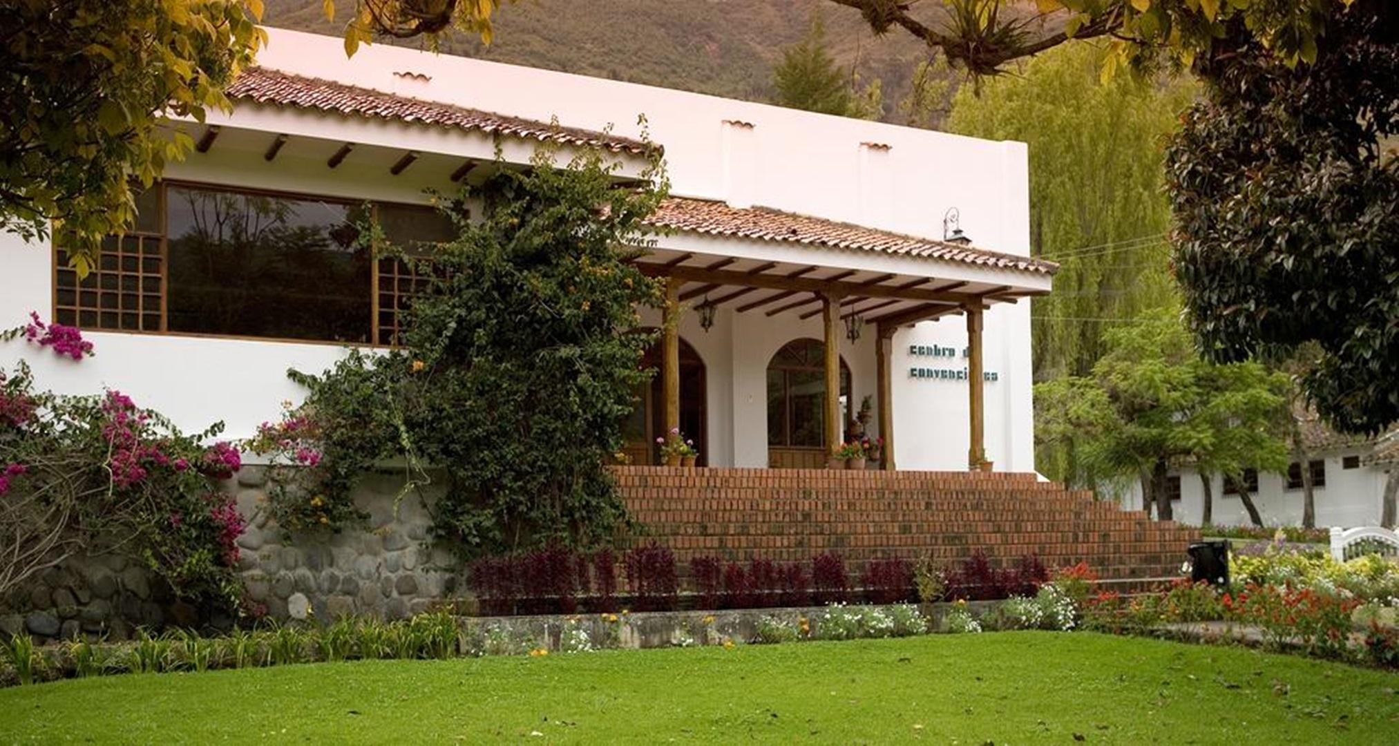 Vista Exterior HOTEL HACIENDA UZHUPUD