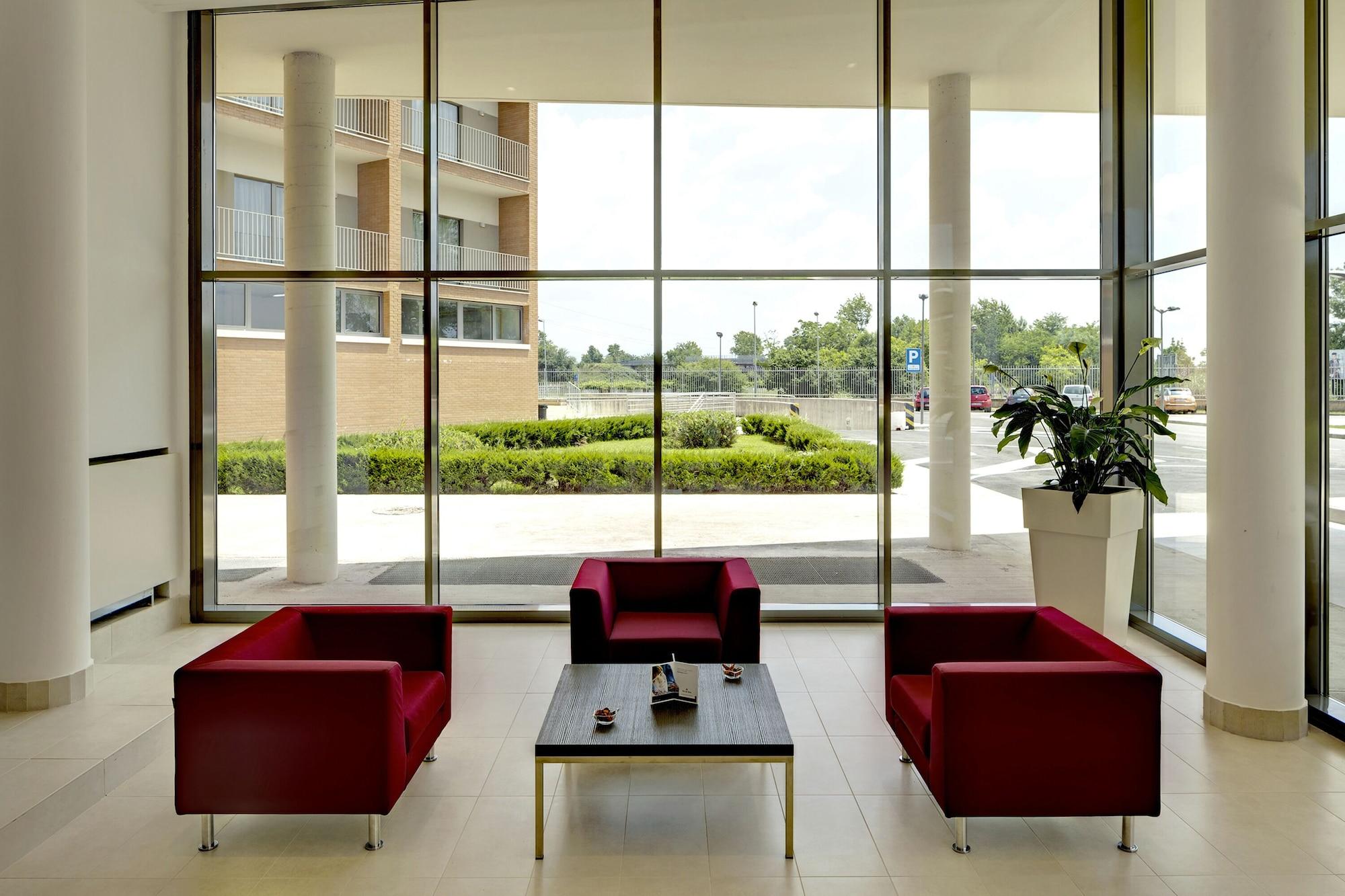 Vista Lobby Inn Naples Airport