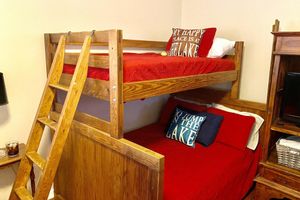 Alquiler Vacacional - Dock. Waterslide. Beach. Firepit, Gazebo, 500ft water frontage. Views. Sleep 18.