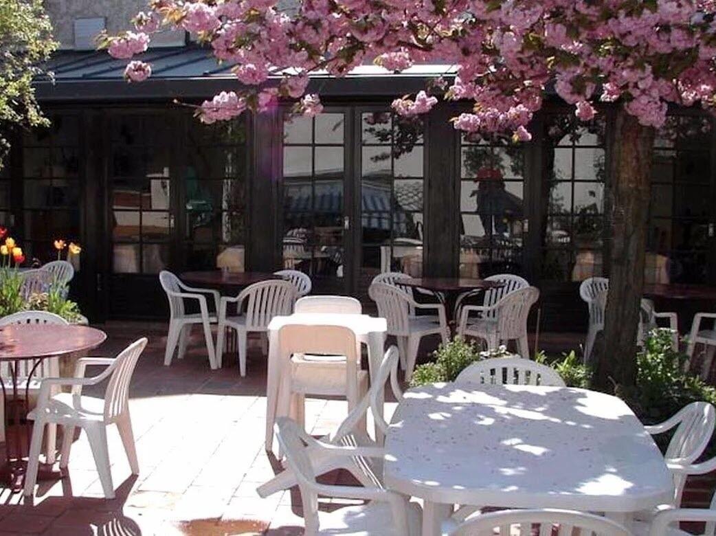 Vista Exterior Hotel restaurant Le Seignelay