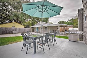 Alquiler Vacacional - Walk to Dtwn: Winter Garden Home w/ Patio