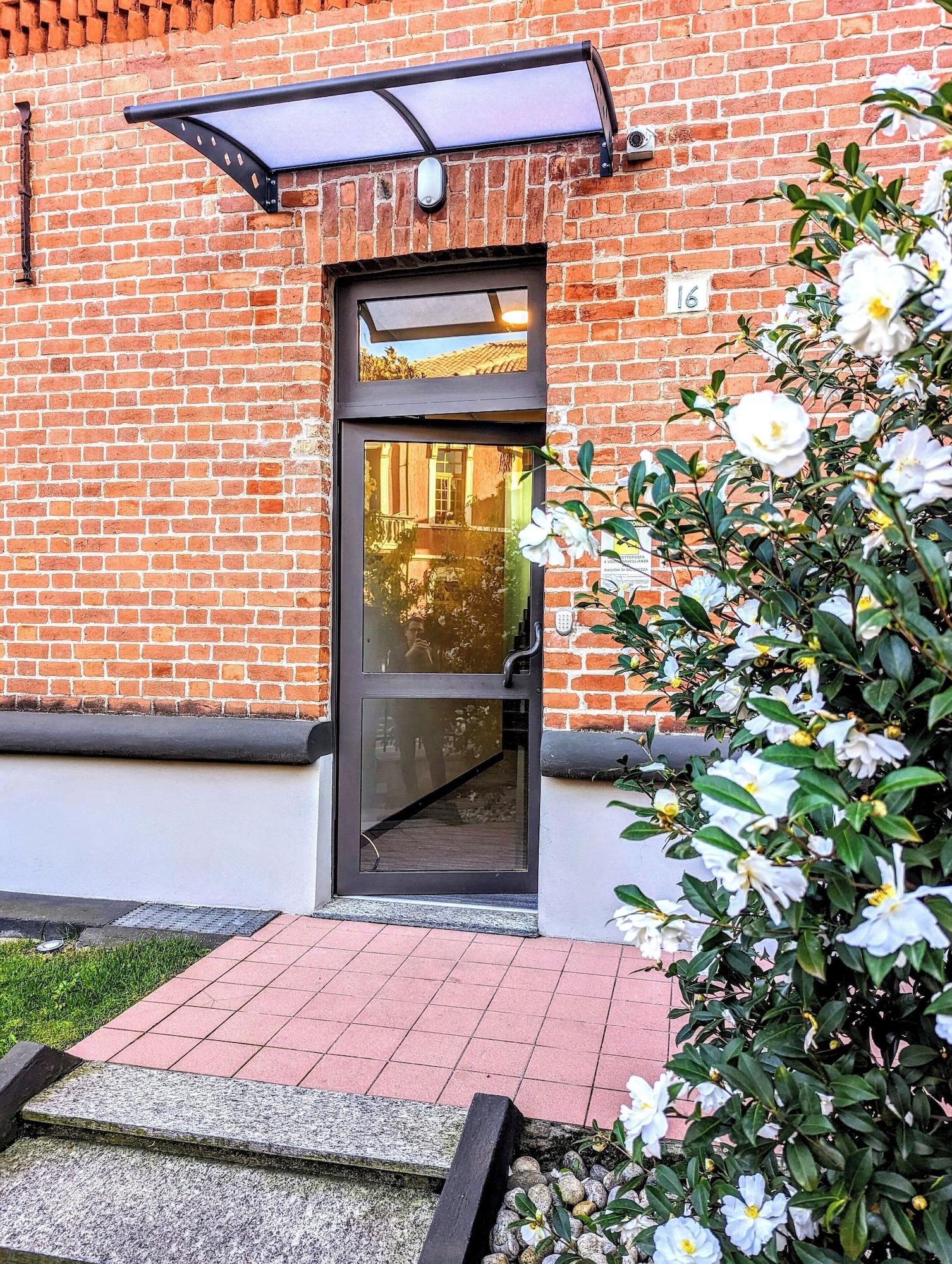 Vista Exterior Monza Apartments