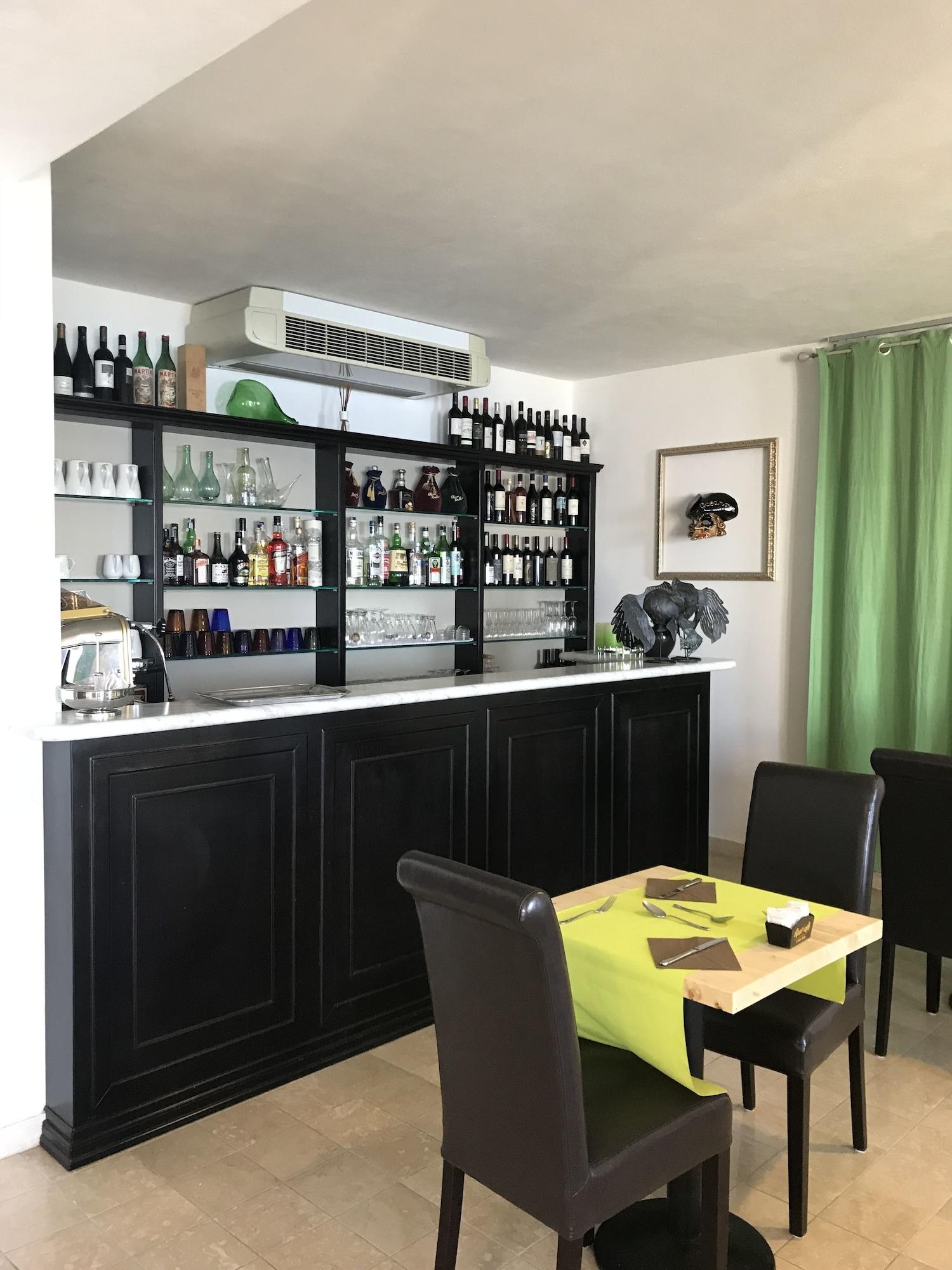 Bar/Salón Luna di Marzo