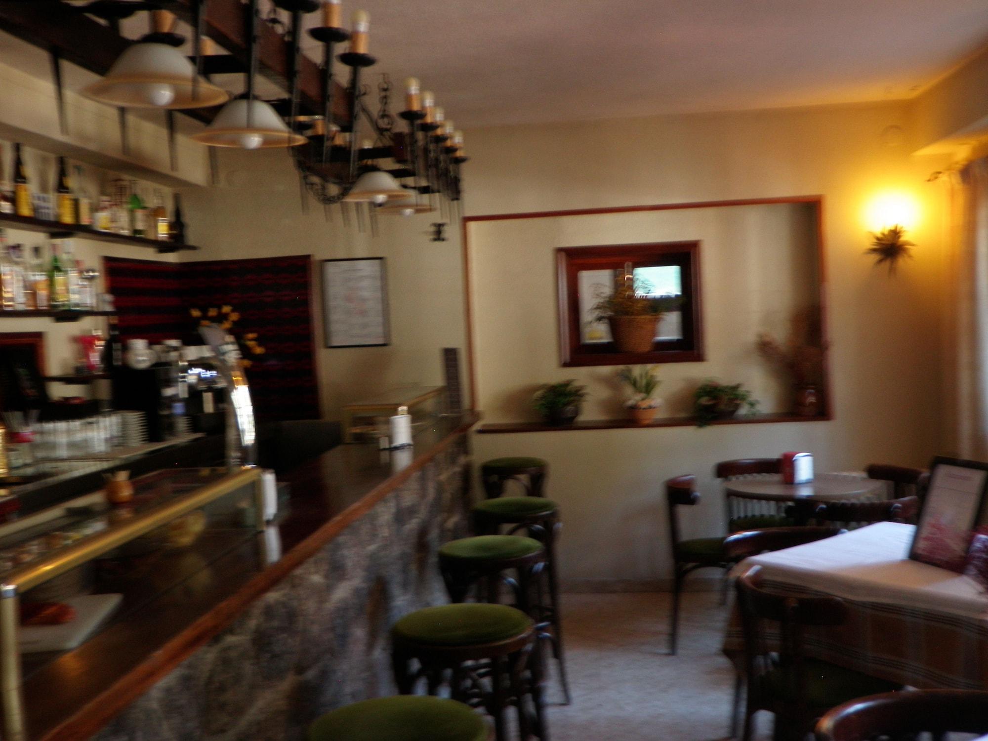 Bar/Salón Hostal Siete Picos