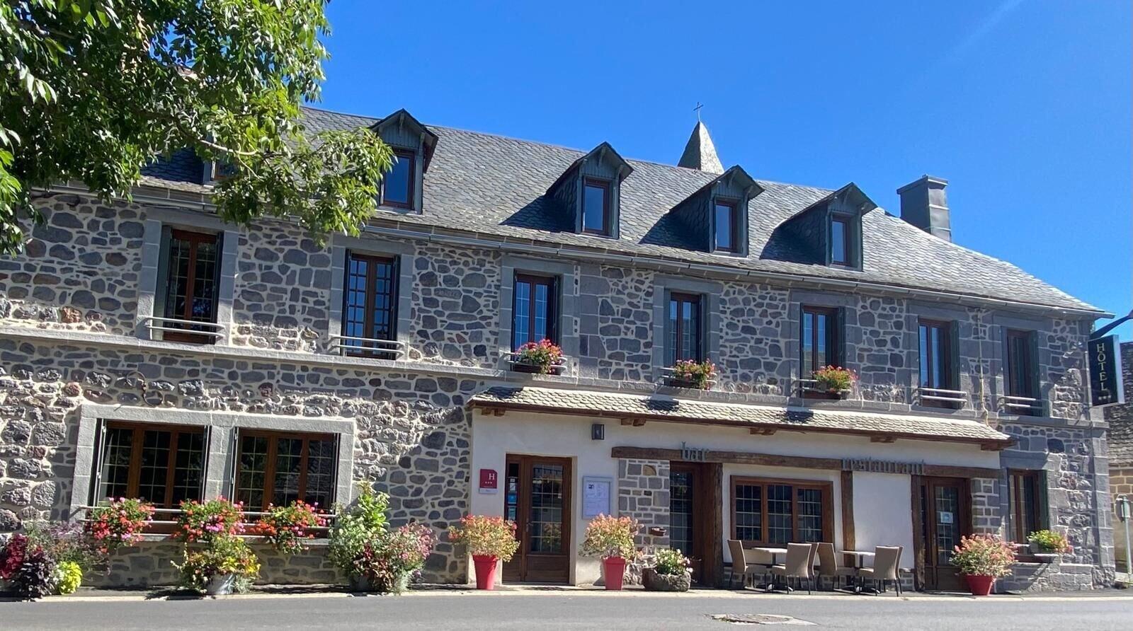 Vista Exterior Hotel Restaurant Du Plomb du Cantal