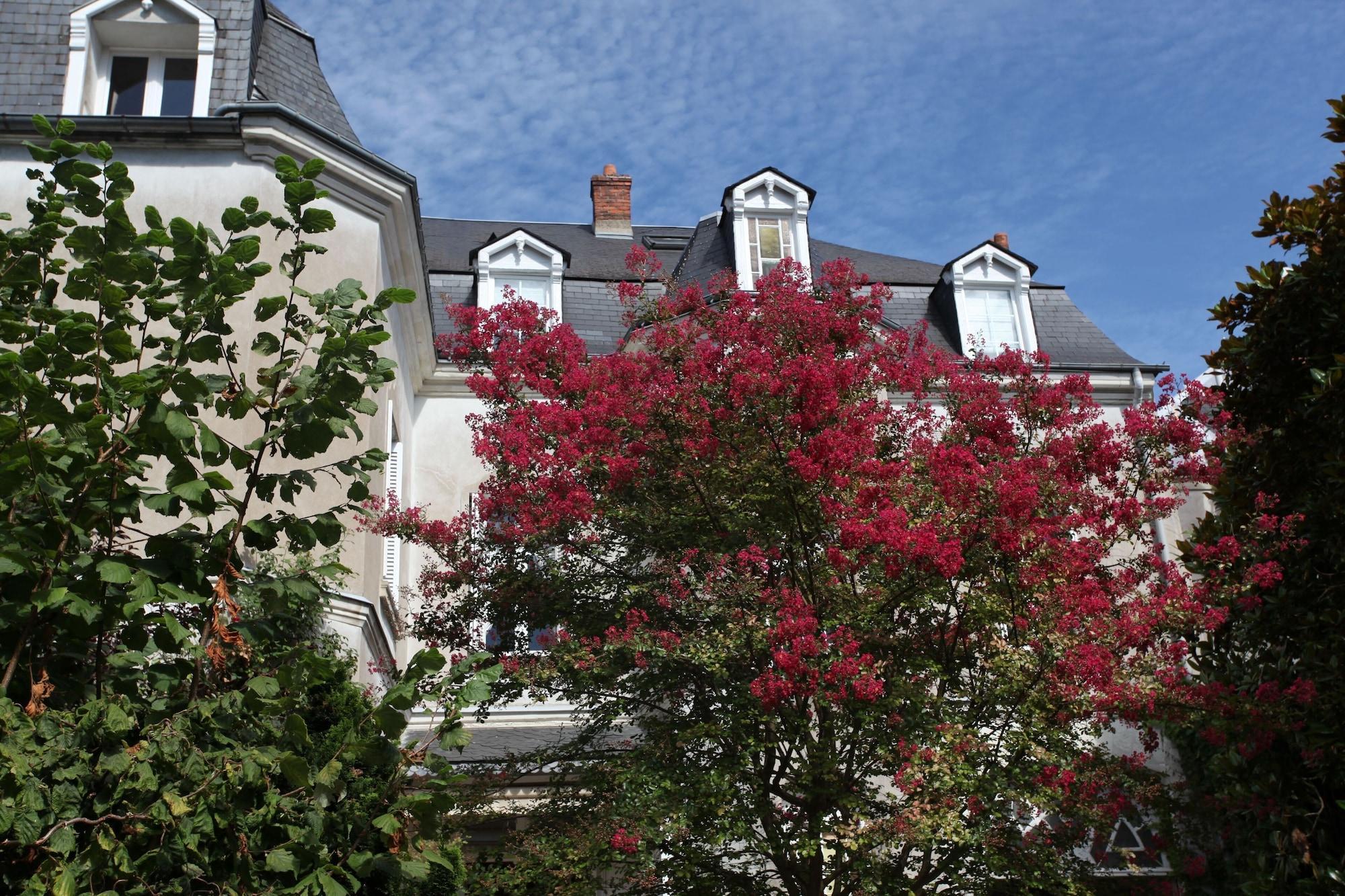 Varios La Maison Jules