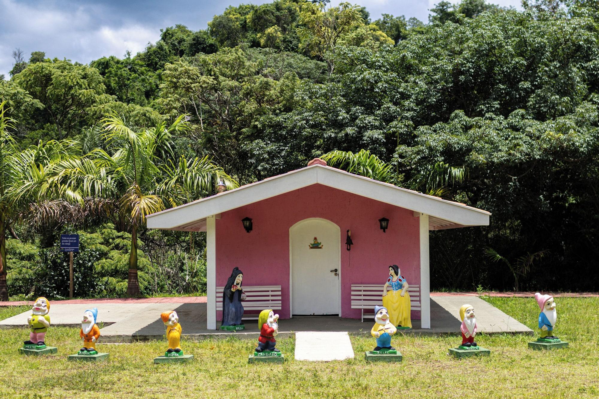 Instalaciones Recreativas Pousada Nefelibatas